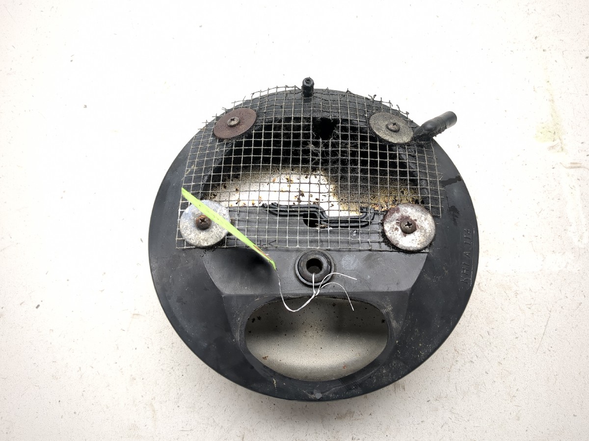02 Kawasaki Vulcan 1500 Classic VN1500 Air Filter Housing Breather 11011-1529