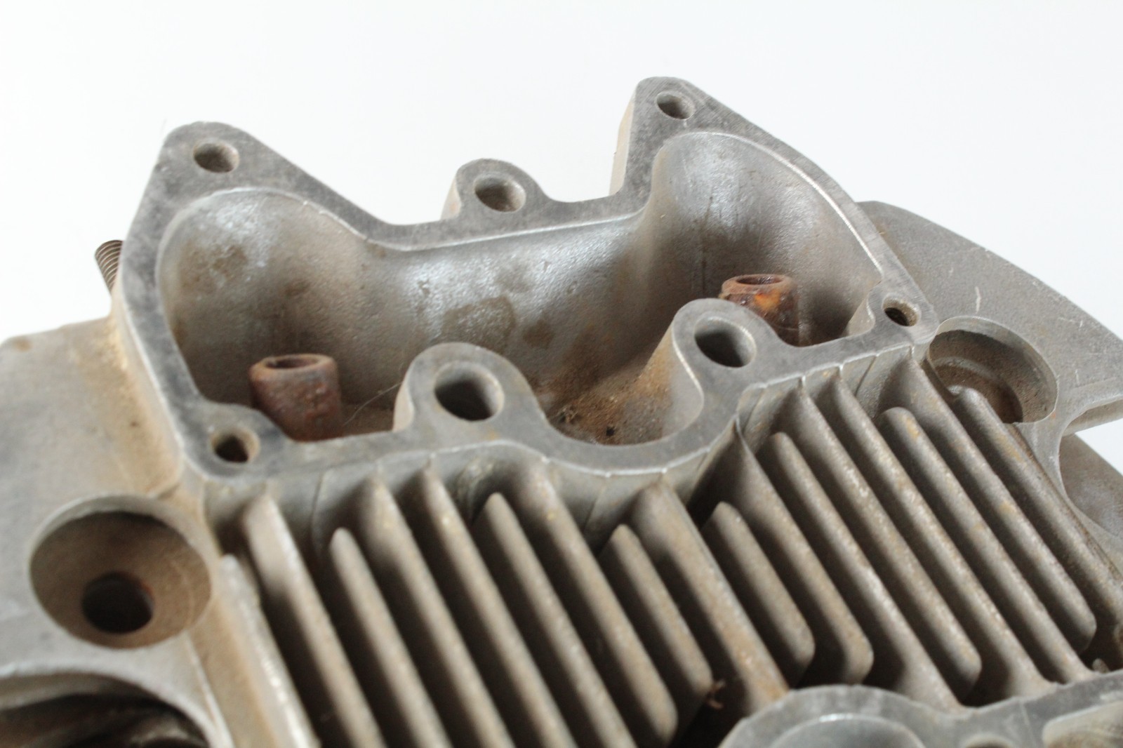 Triumph T100 500 8 Bolt Cylinder Head E3991 70-3991 BROKEN FIN x1