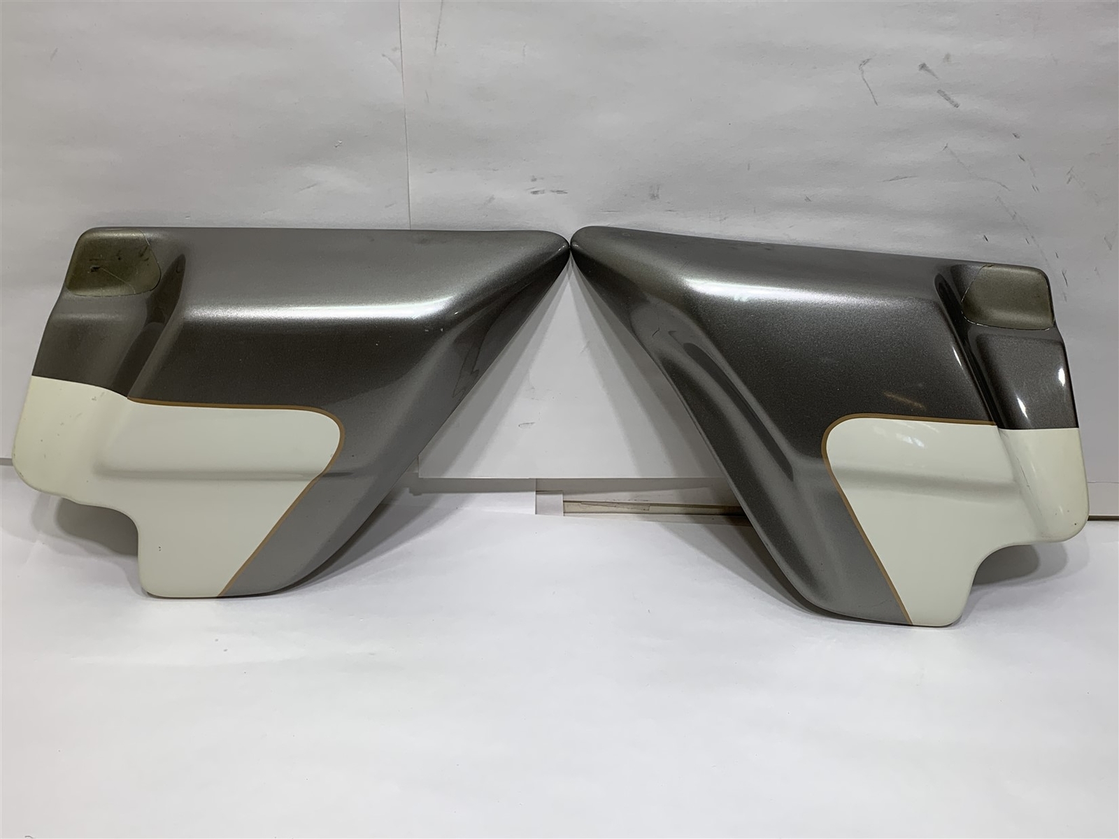 2000 Harley-Davidson Electra Glide Side Covers Silver/White Gold Pinstripe