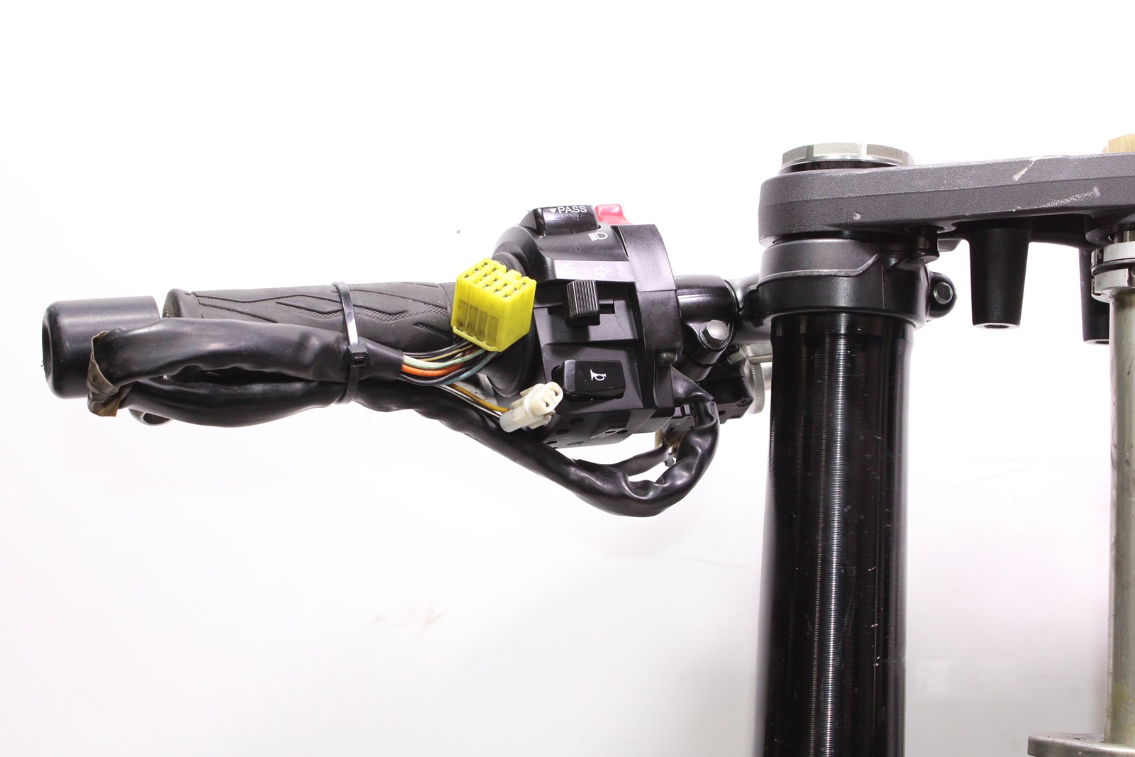 11-24 SUZUKI GSXR 600 750 FRONT END FORKS SUSPENSION HANDLEBARS TRIPLE TREE