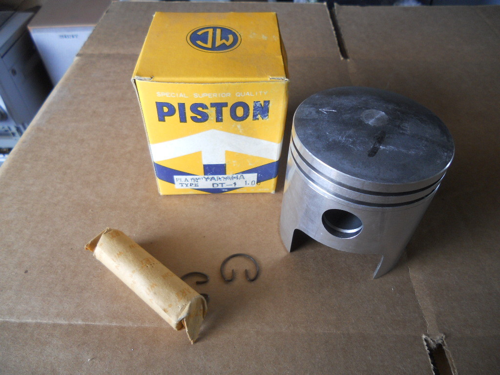 NOS MC Brand 4th O/S 1.00 Plain ART Piston Set Kit Fits: Yamaha DT1 DT-1 MC833