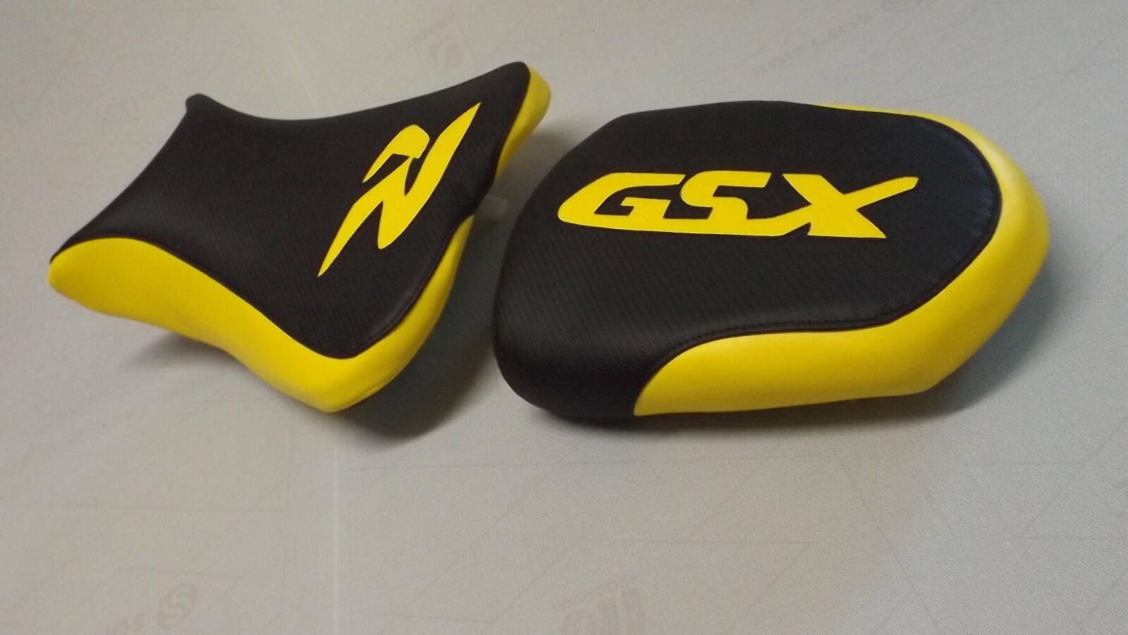 BLACK CARBON FIBER/YELLOW FRONT/REAR SEAT COVERS WILL FIT SUZUKI 600R/750R 06/07