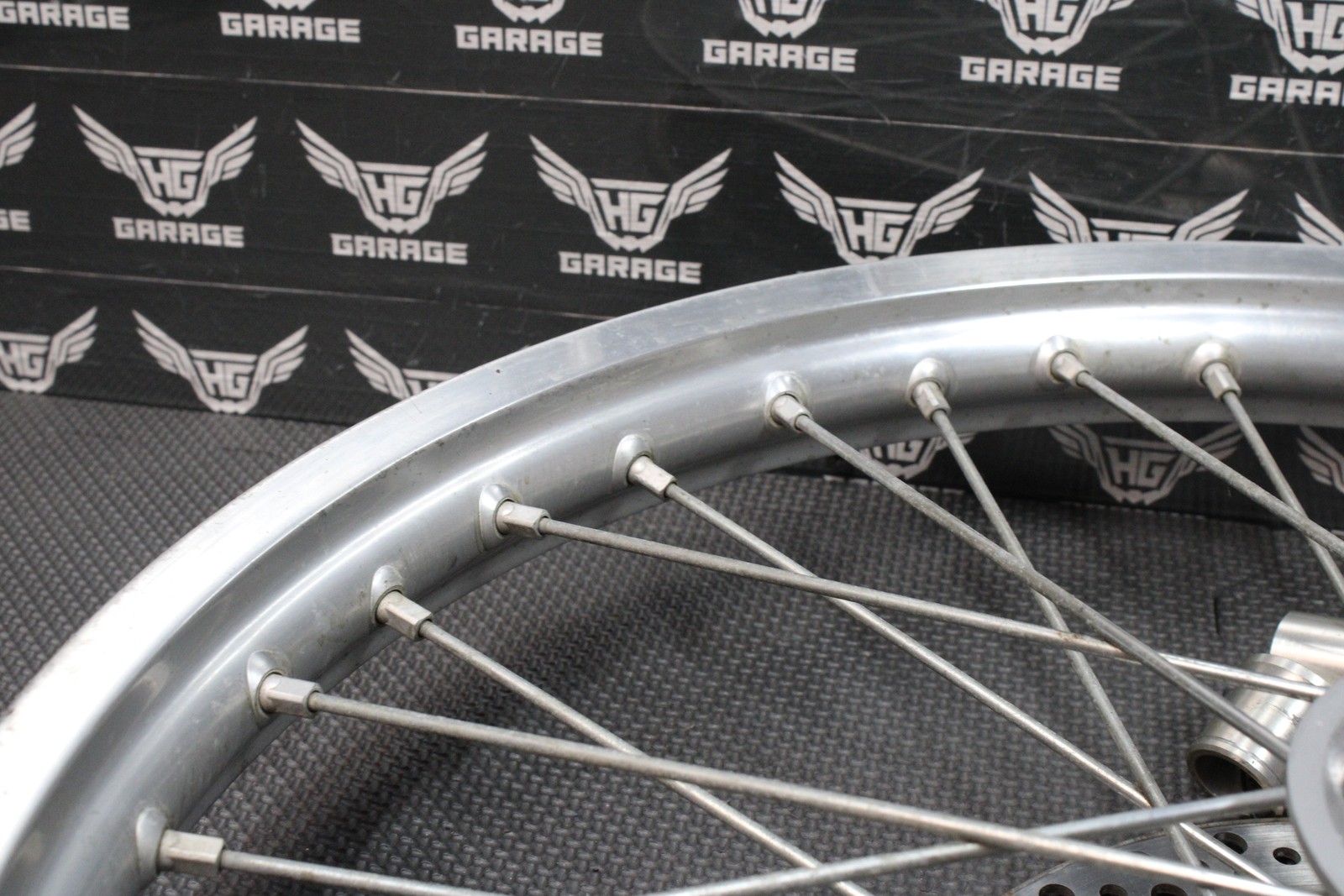 2000 YAMAHA YZ250 21″ X 1.60″ OEM FRONT WHEEL RIM HUB 4SS-25111-01-00