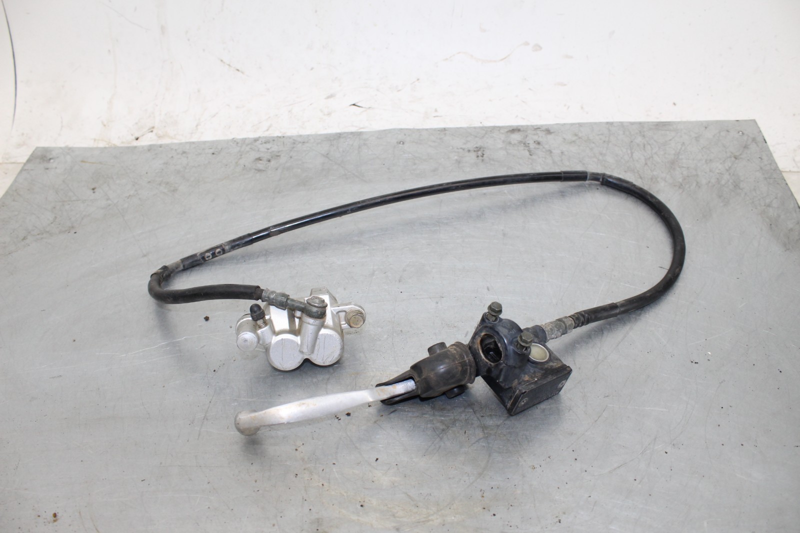2001 Yamaha TTR 125 OEM FRONT BRAKE MASTER CYLINDER AND CALIPER WITH LINE lever