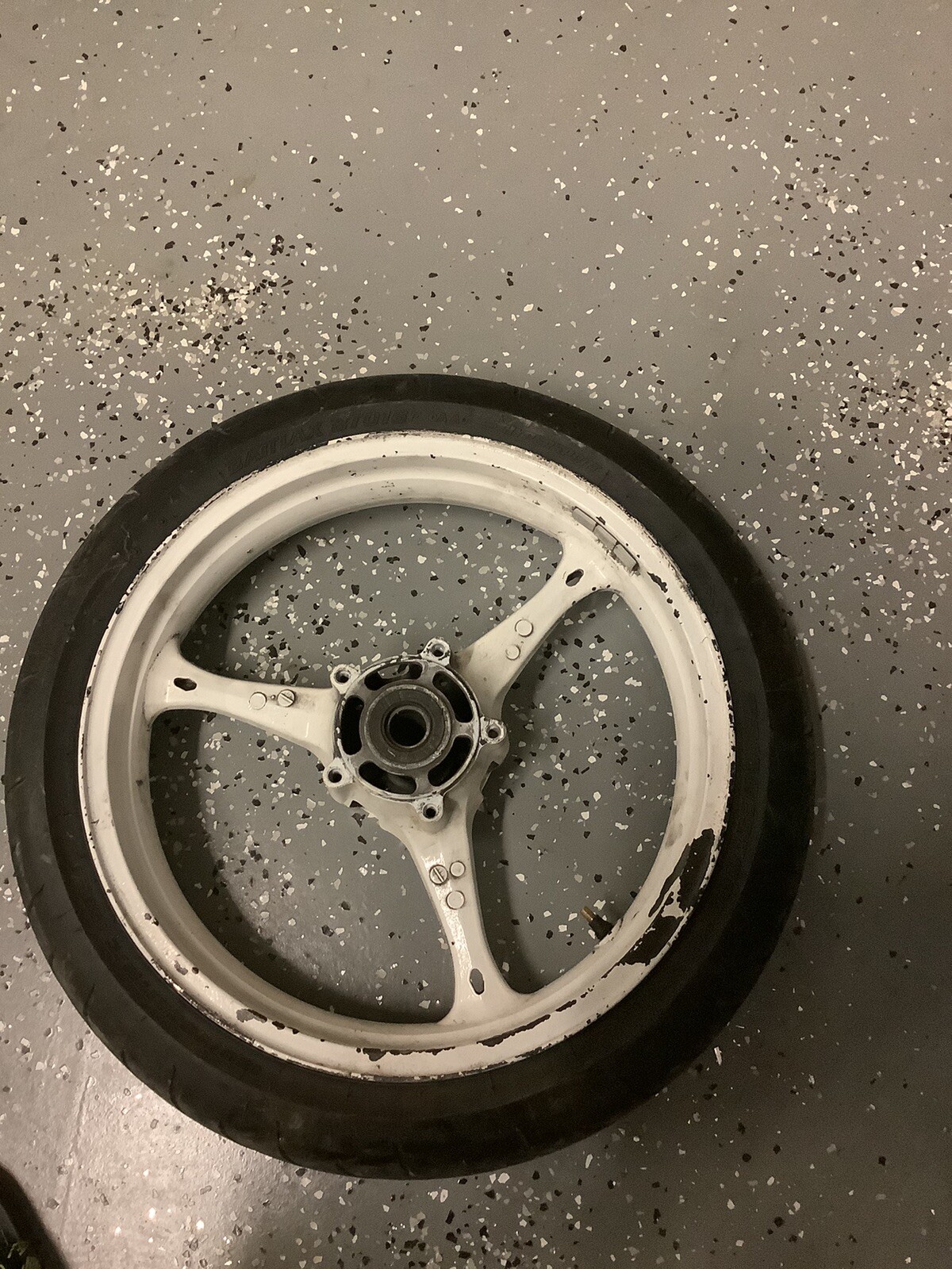2005 2006 SUZUKI GSXR 1000 FRONT WHEEL RIM Tire Not Included Straight