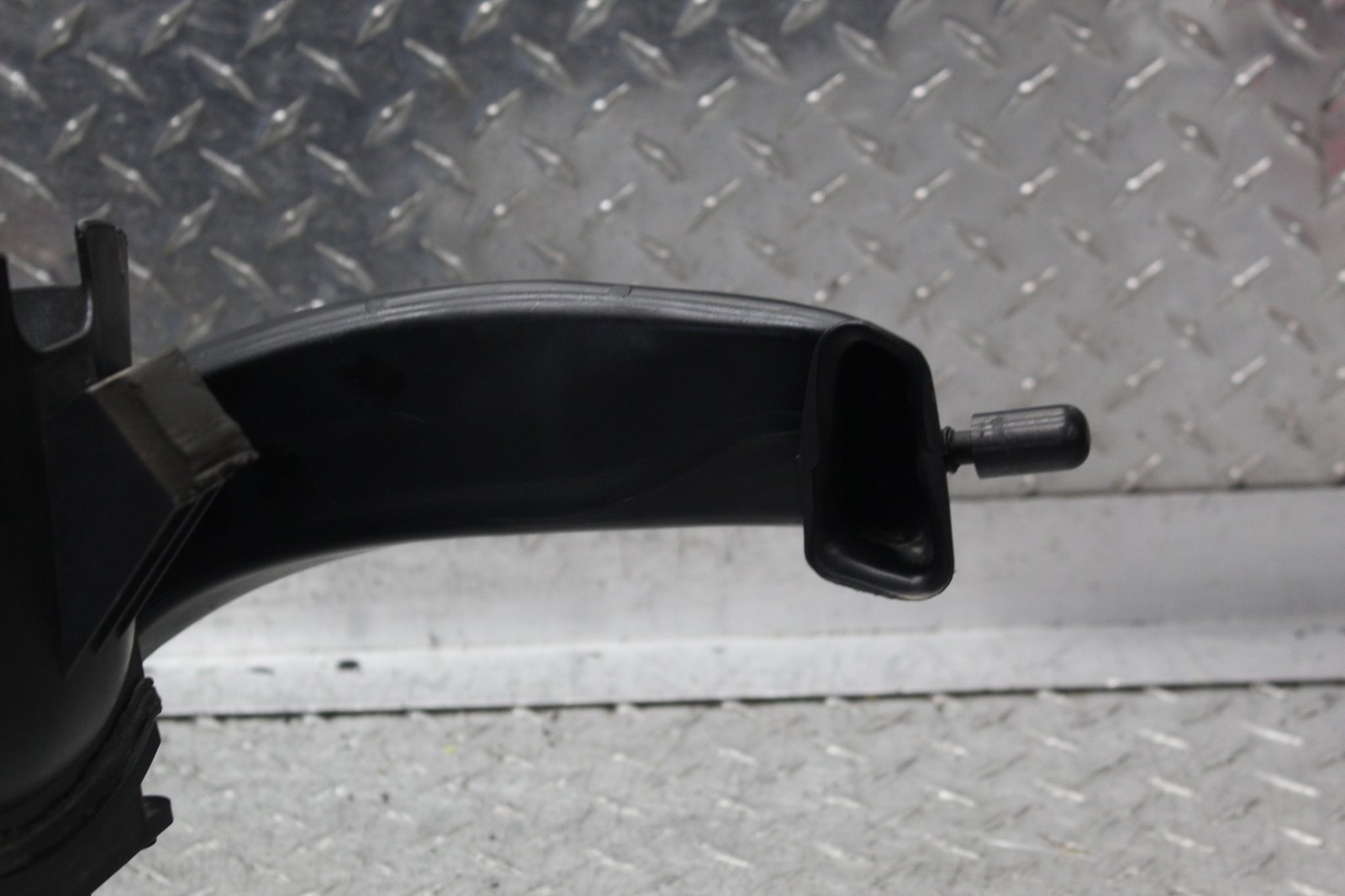 2005 BMW F650CS ABS AIRBOX AIR CLEANER HOUSING ASSEMBLY 13717660042
