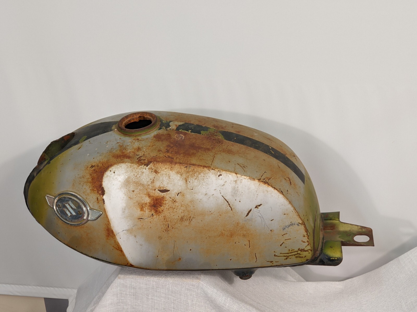 Suzuki T250 x 6R Hustler 2 Stroke Gas Tank Rare! 1969 1 year tank Cafe Racer