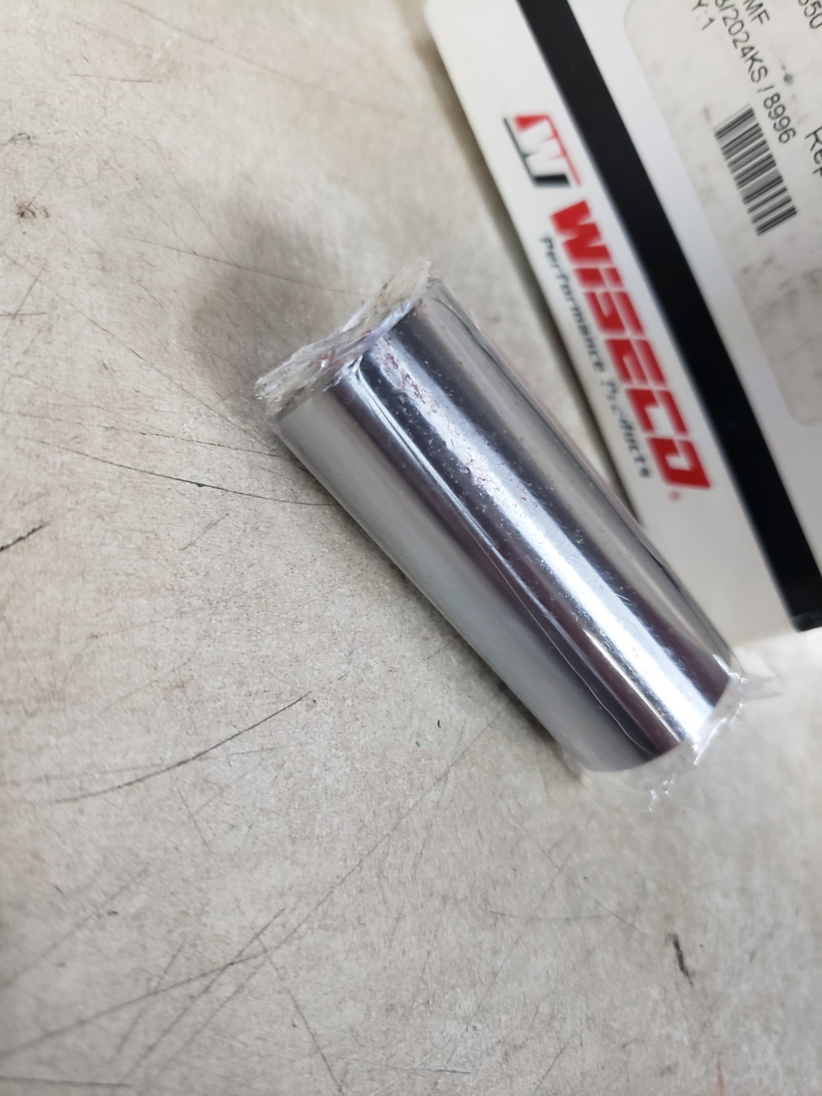 Wiseco 4993P1 Piston Kit (95ci., Domed) – Standard Bore 3.8825in., 10.5:1 Compre