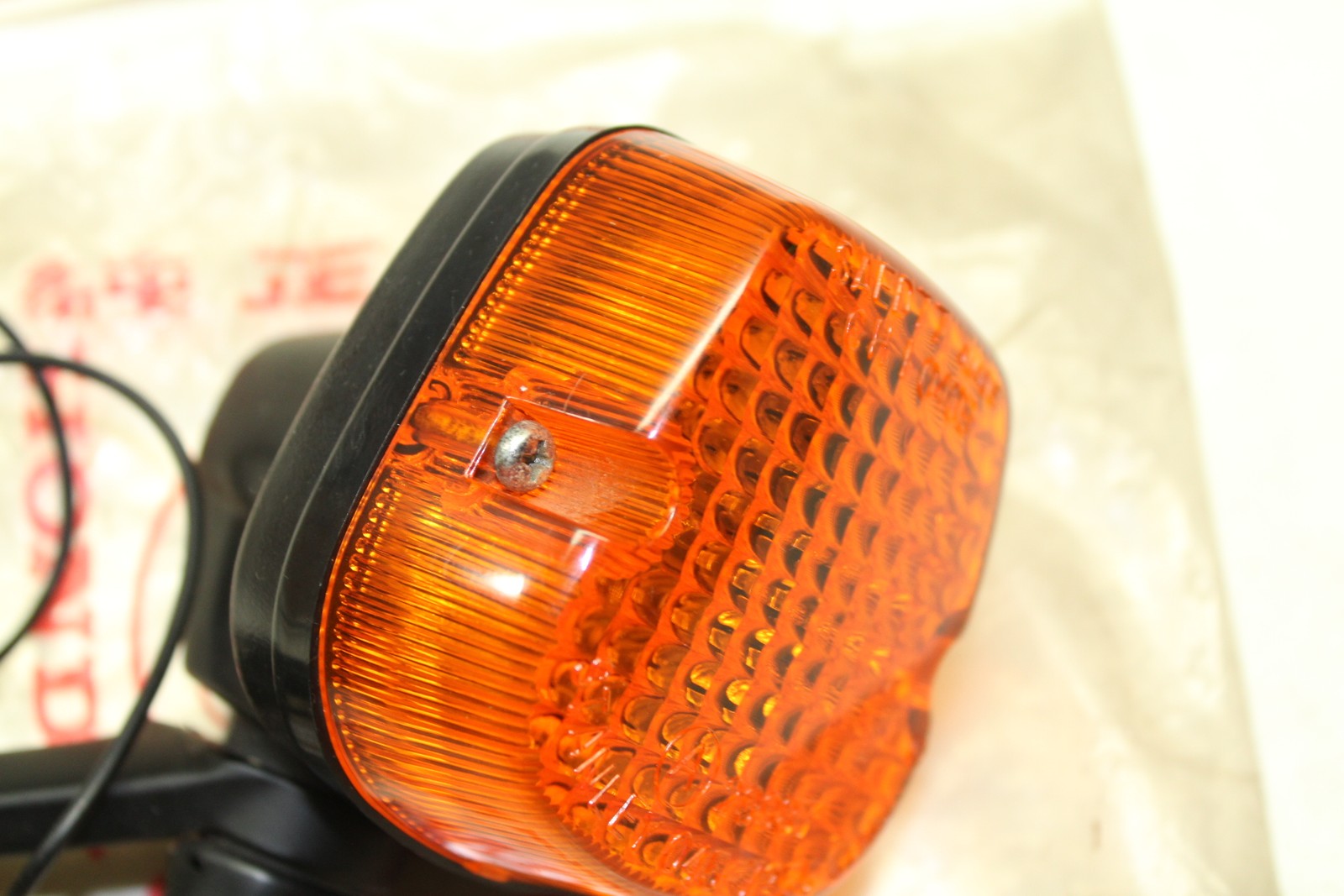 NOS Genuine HONDA XL250 XL250S XL500S FRONT LEFT TURN SIGNAL OEM # 33350-435-670