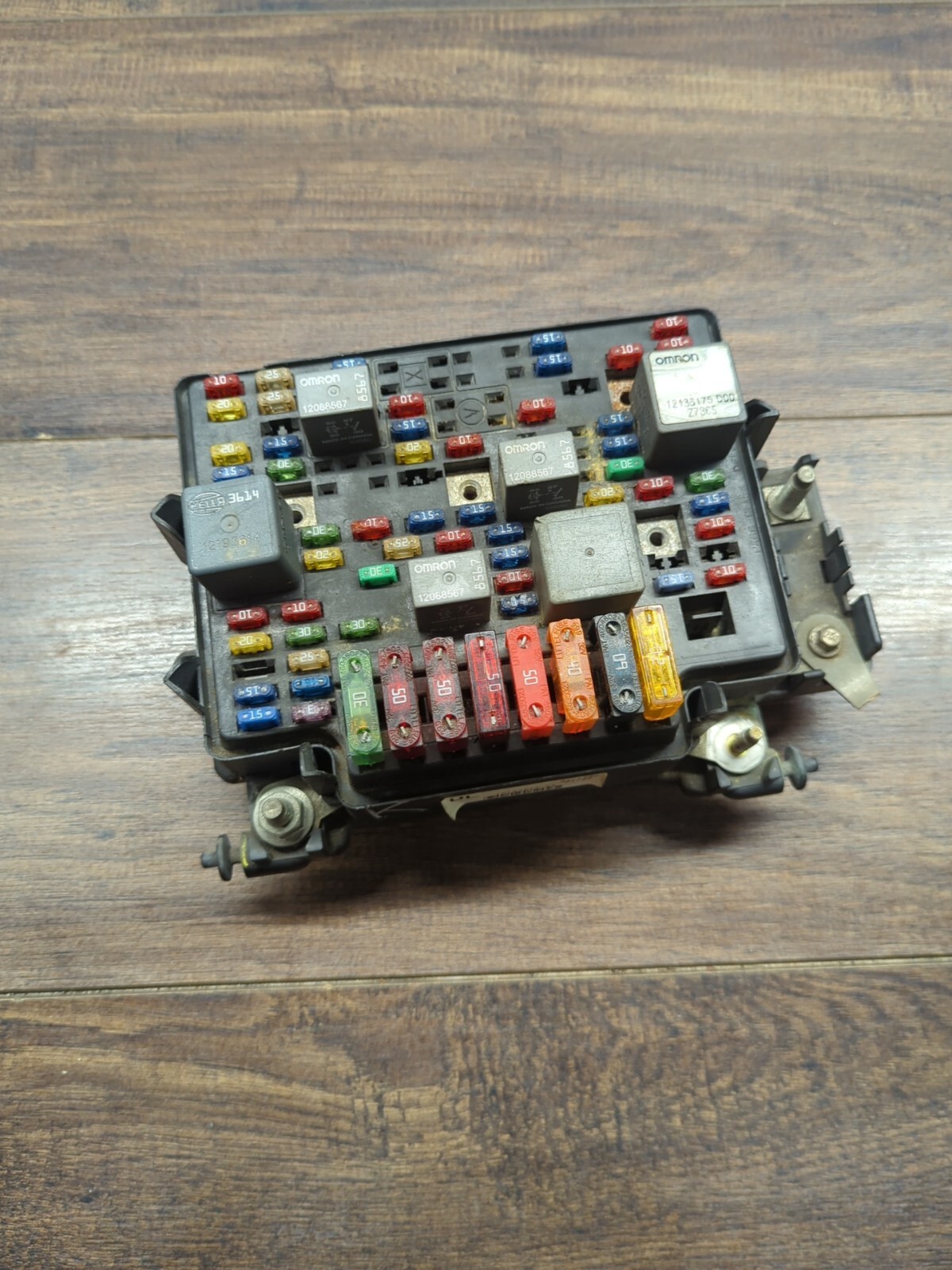 2000-2002 Chevy Silverado GMC Sierra Fuse Box Engine Compartment GMT800 OEM