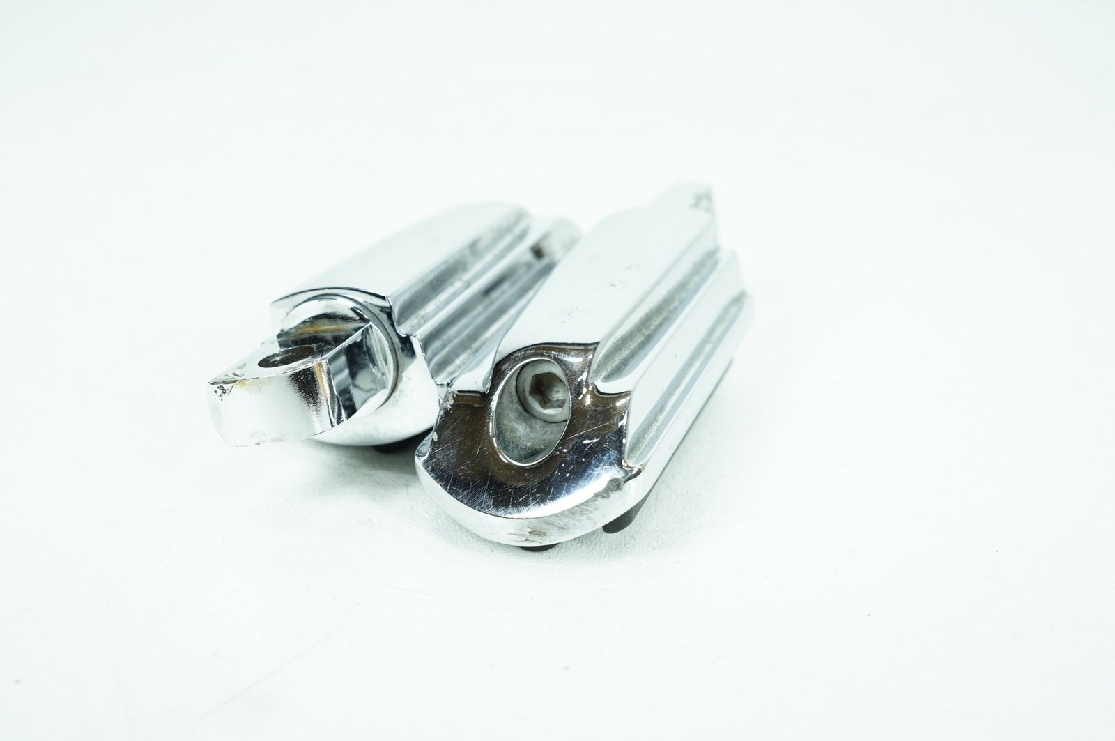 01 Harley Softail FLSTF Fat Boy OEM Front Right Left Highway Foot Pegs 50130-95A