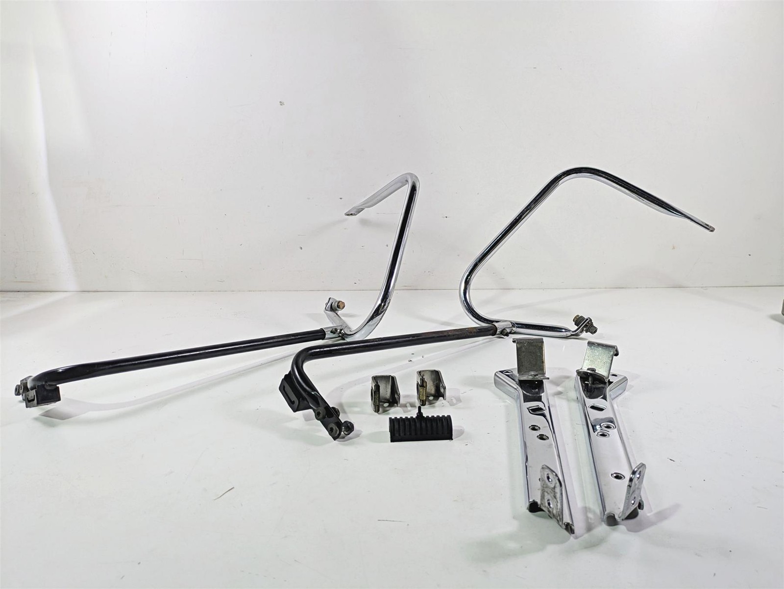 1998 Harley Touring FLHRCI Road King Saddlebag Rail Guard Support Set 49187-97
