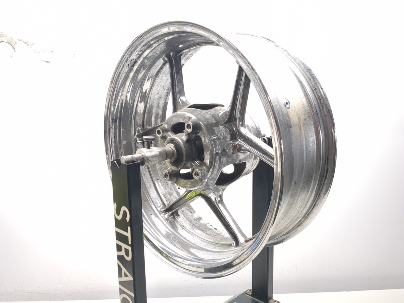 06-07 Kawasaki Ninja ZX10 ZX10R 17X6.00 Rear Wheel Rim STRAIGHT