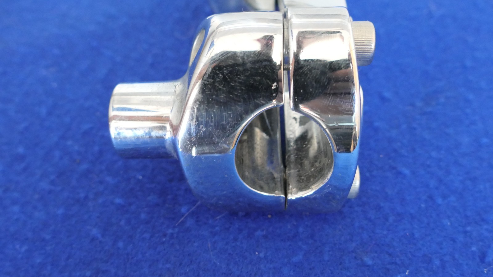 Genuine Harley Dyna Softail Sportster FXR 1.5″ CHROME Risers & Clamp 1″ Bars 74^