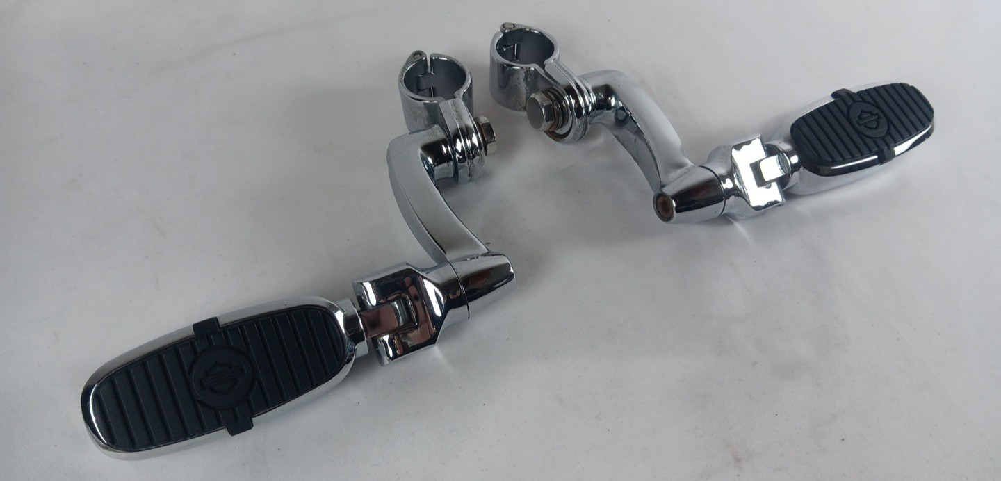 HARLEY CRESTED FOOTPEGS W/360 DEGREE CHROME HIGHWAY MOUNTS 50832-07A 50576-05