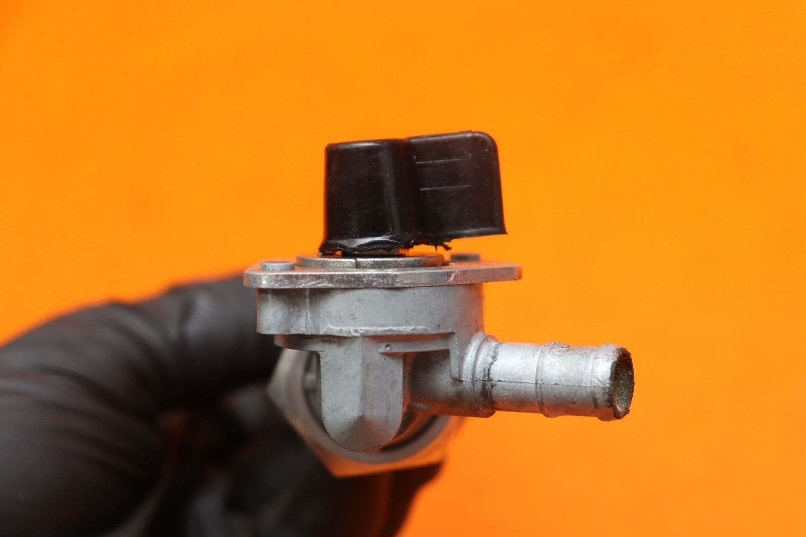 2004-2006 HONDA VTX1300S GAS TANK FUEL PETCOCK