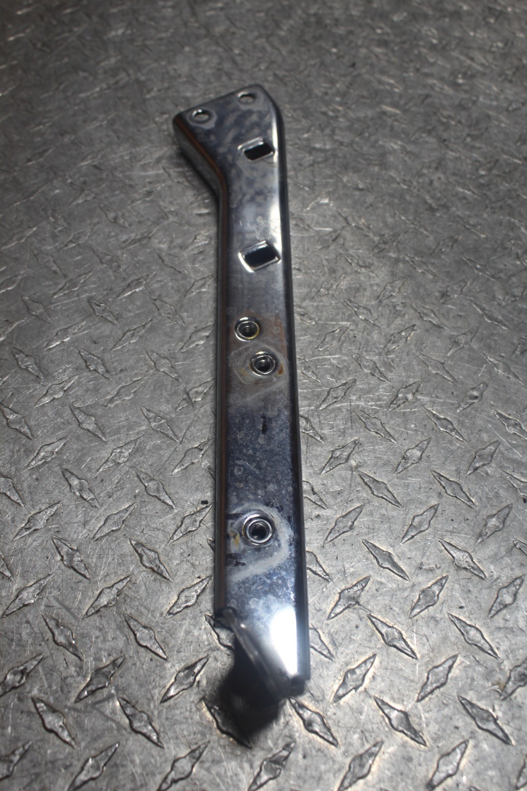2007 Harley Electra Glide Right Saddlebag Support Mount Bracket CHROME 90720-79C