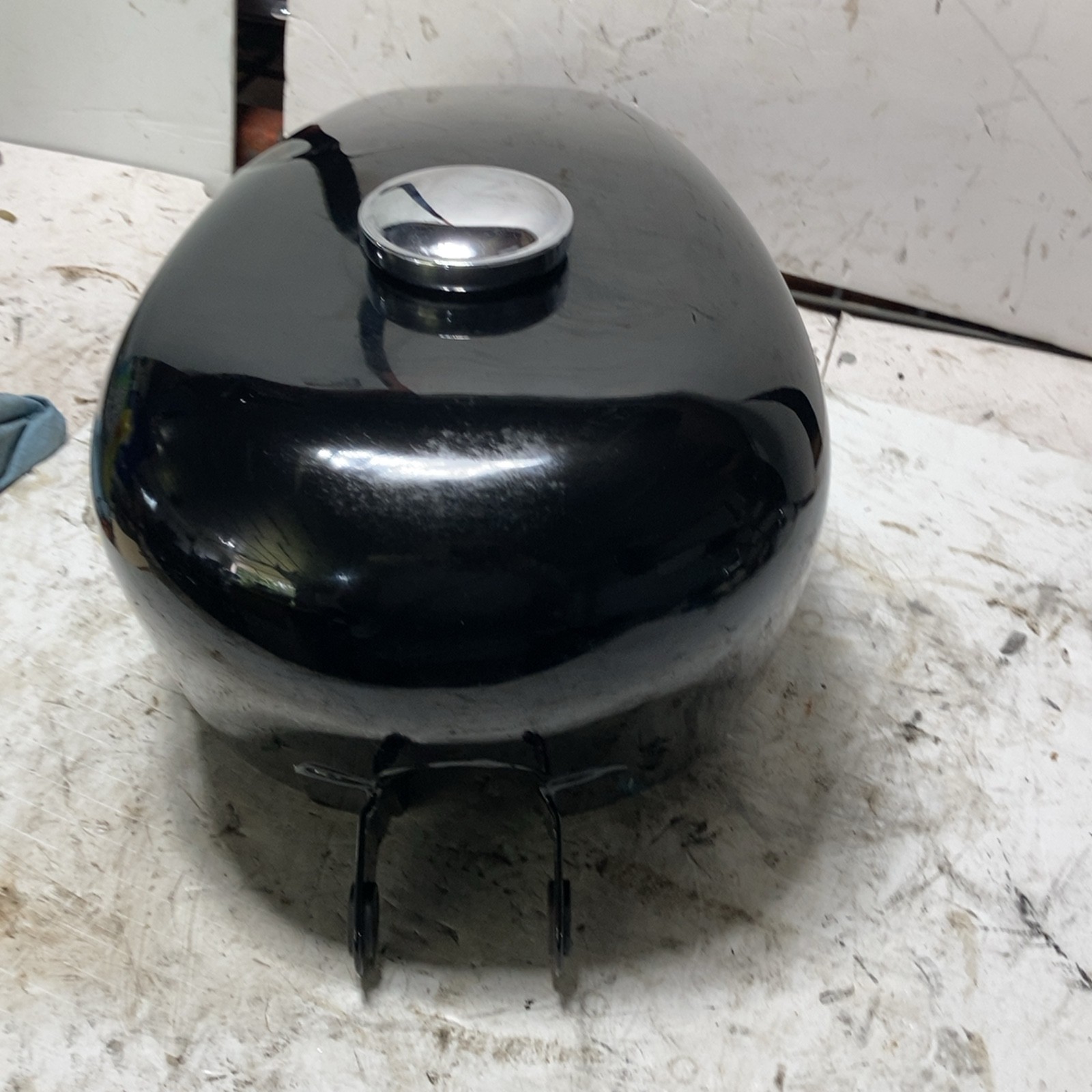 98-03 Harley Sportster XL 883 1200 OEM Fuel Tank Reservoir Vivid Black SM DENT