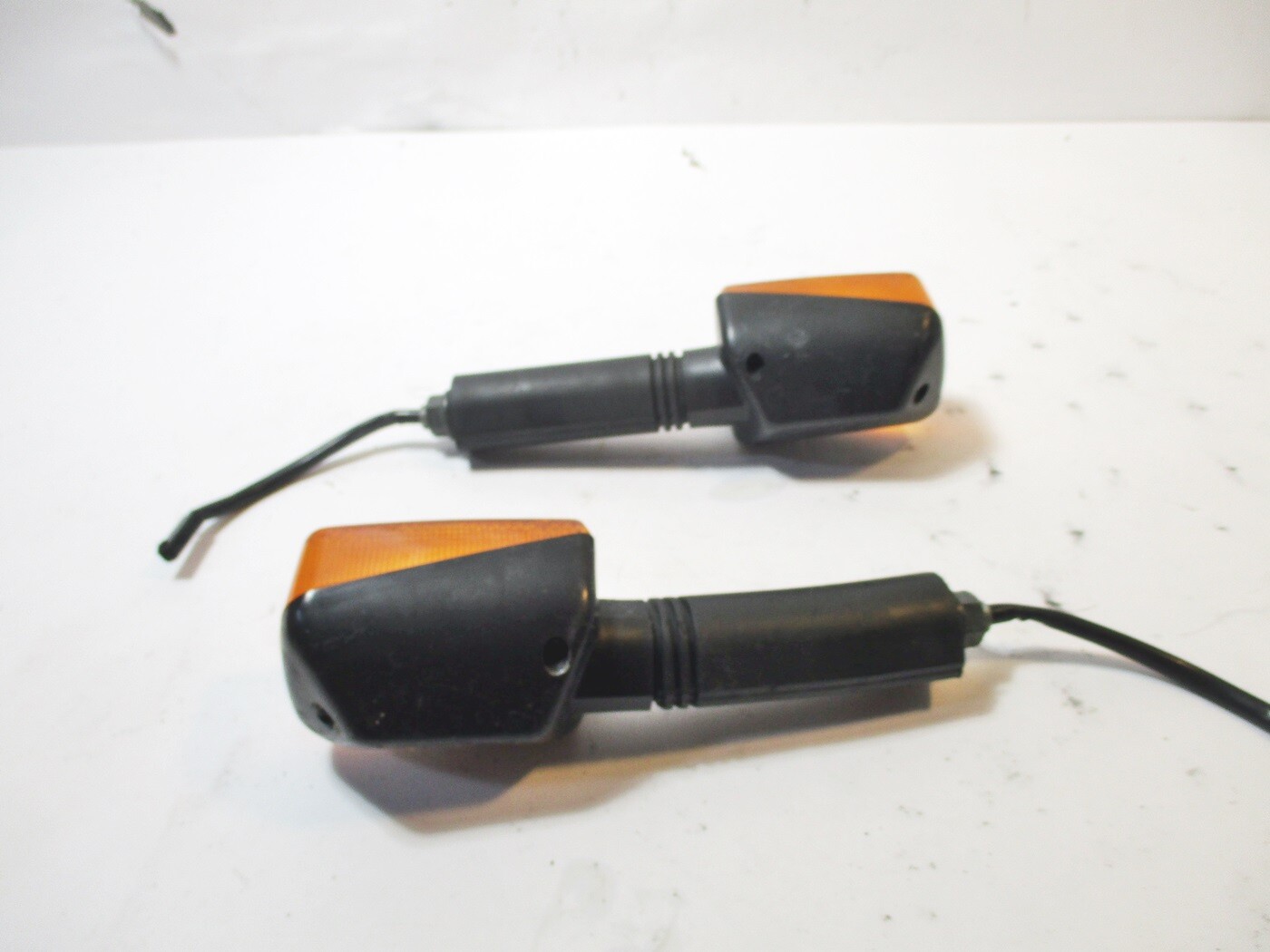 SUZUKI GSF1200 FRONT RIGHT & LEFT TURN SIGNAL 35601-29EC0 GSF 600 1200 BANDIT lm