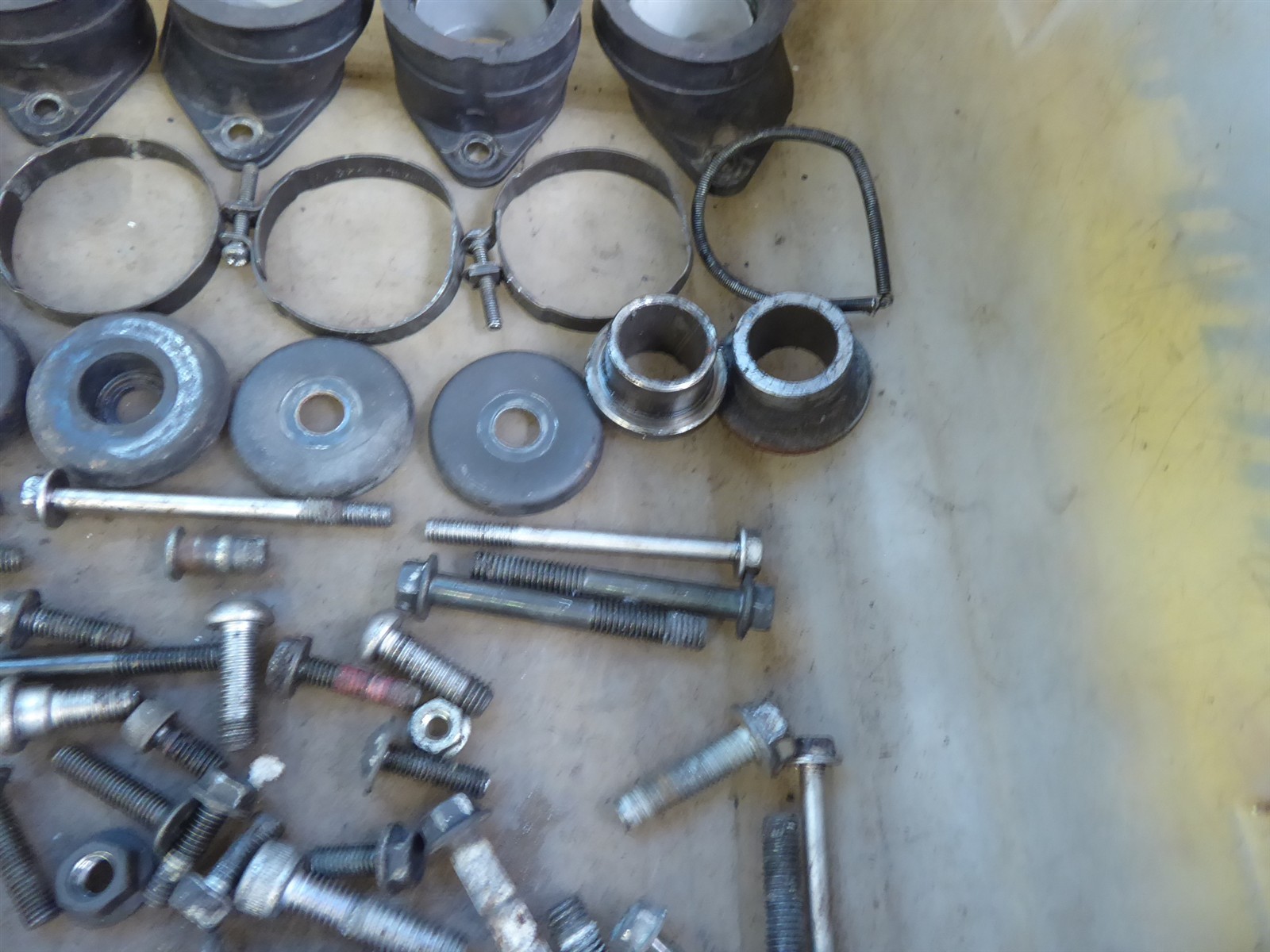2000 Kawasaki ZR750F Zephyr K20852) misc bike bolts parts mounts brackets