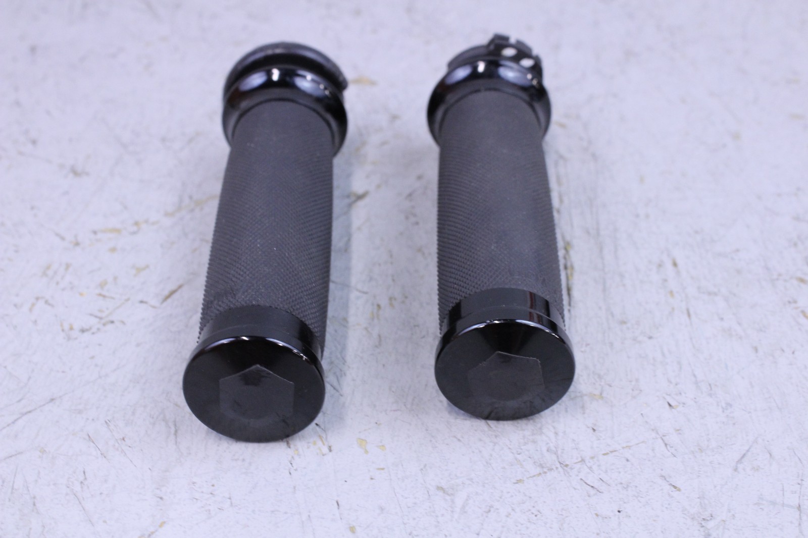 AVON 1” Black Knurled Rubber Grips Single Or Dual Cable Throttle BPD-42025