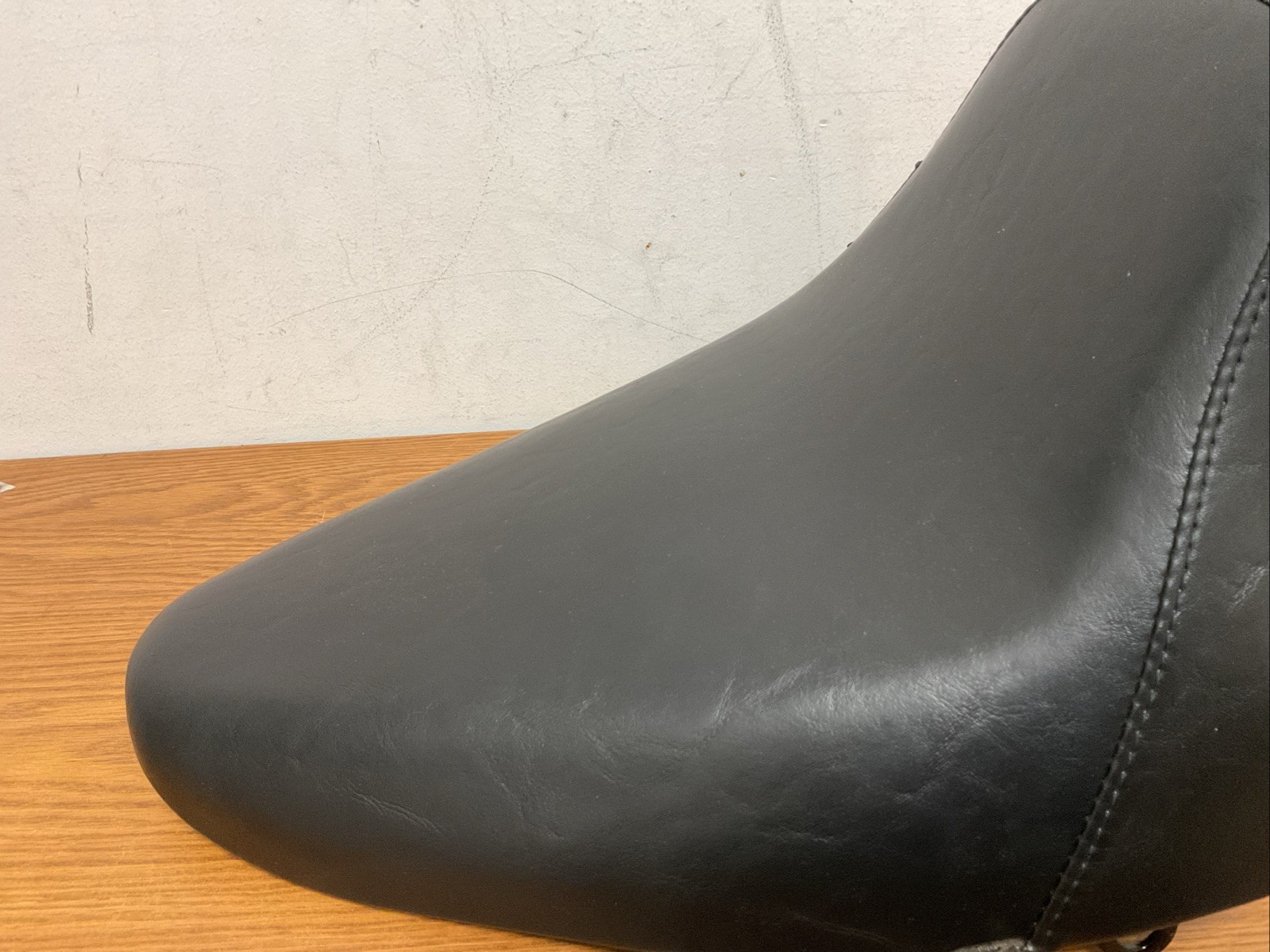 LePera 11 in. Wide Bare Bones Smooth Solo Seat – LX-007