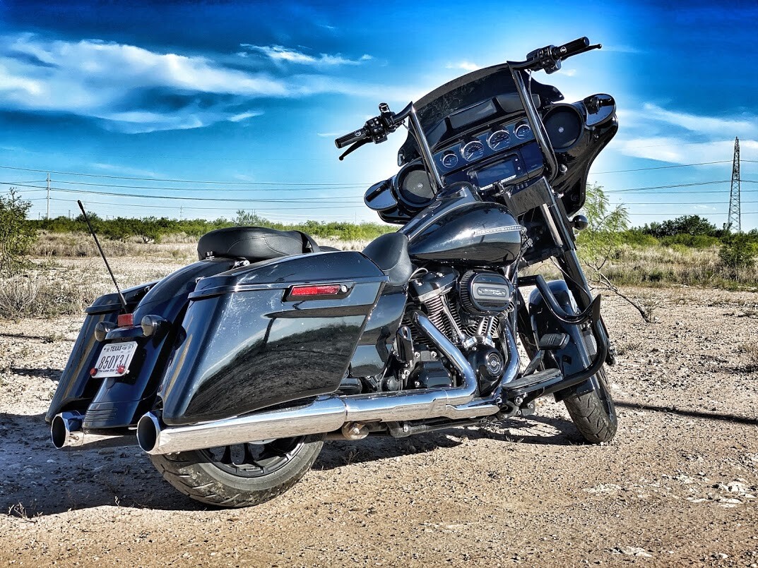 ENGINE GUARD HIGHWAY CRASH BAR 4 HARLEY TOURING ROAD KING ELECTRA FL 09-22 1.5″