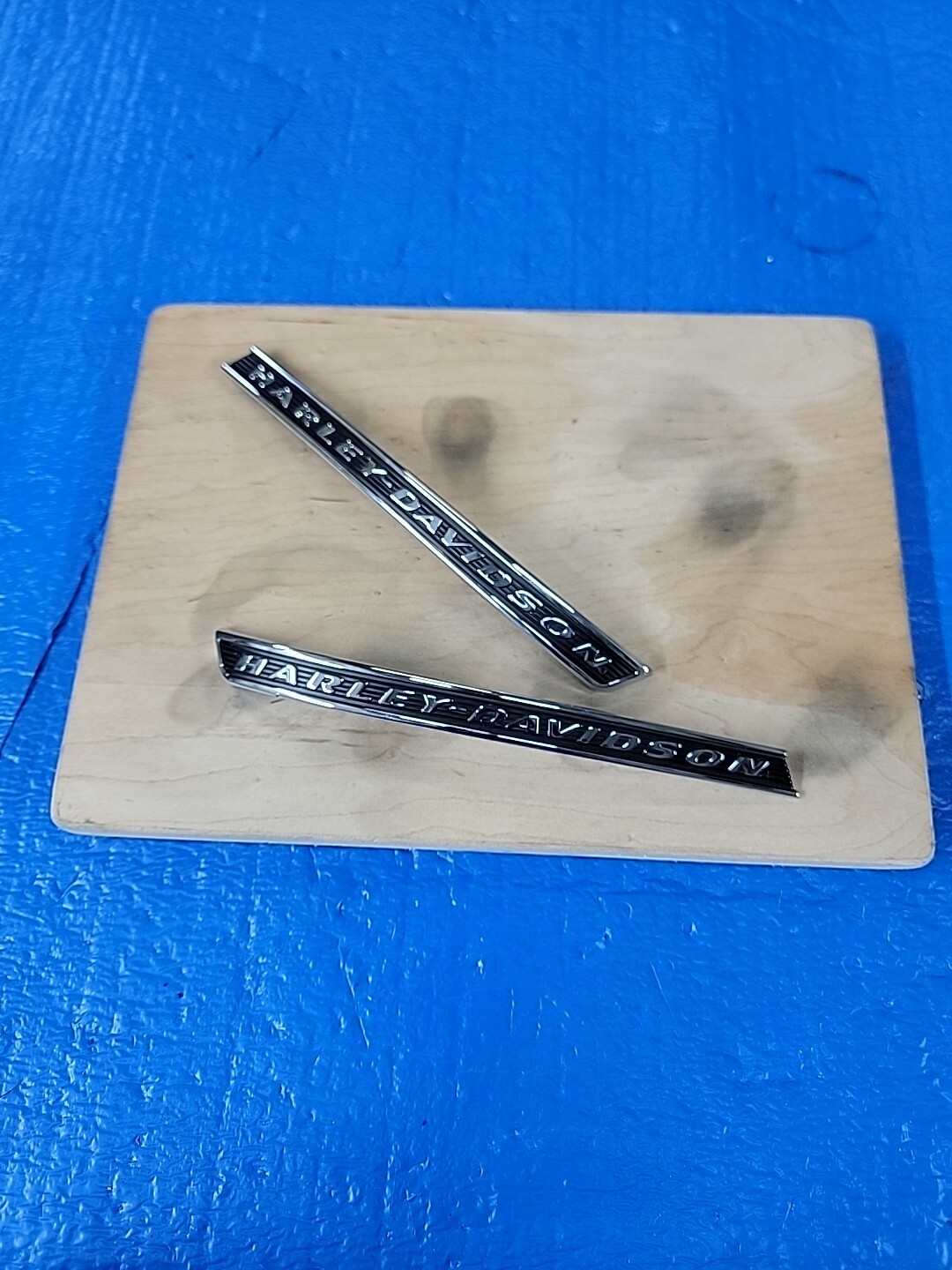 HARLEY DAVIDSON TOURING TANK EMBLEMS CHROME AND BLACK MEDALLION NAME PLATE OEM