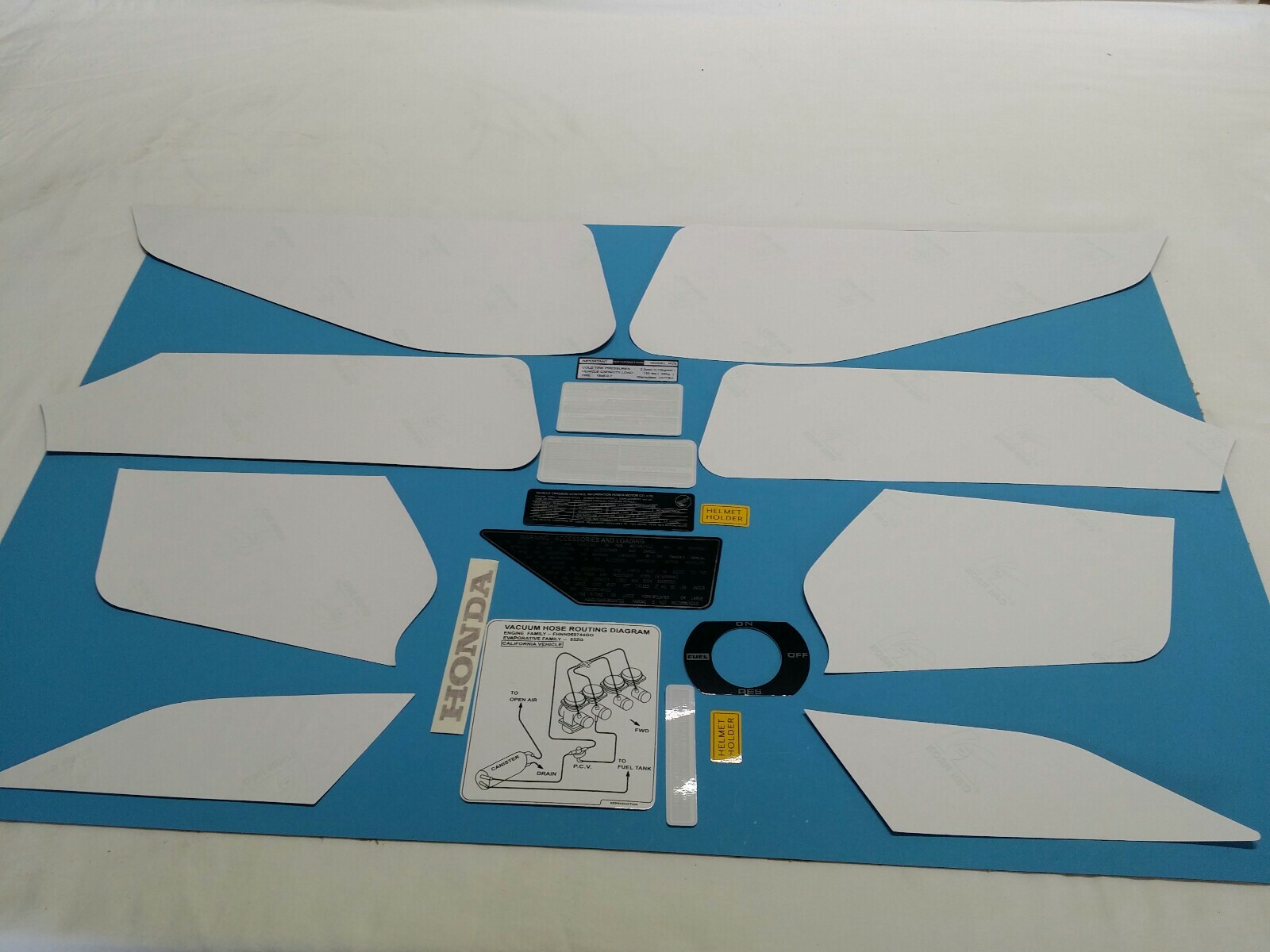 HONDA CB700SC CB700 1984 SIDE COVER FUEL TANK DECAL GRAPHIC SET (#H46)