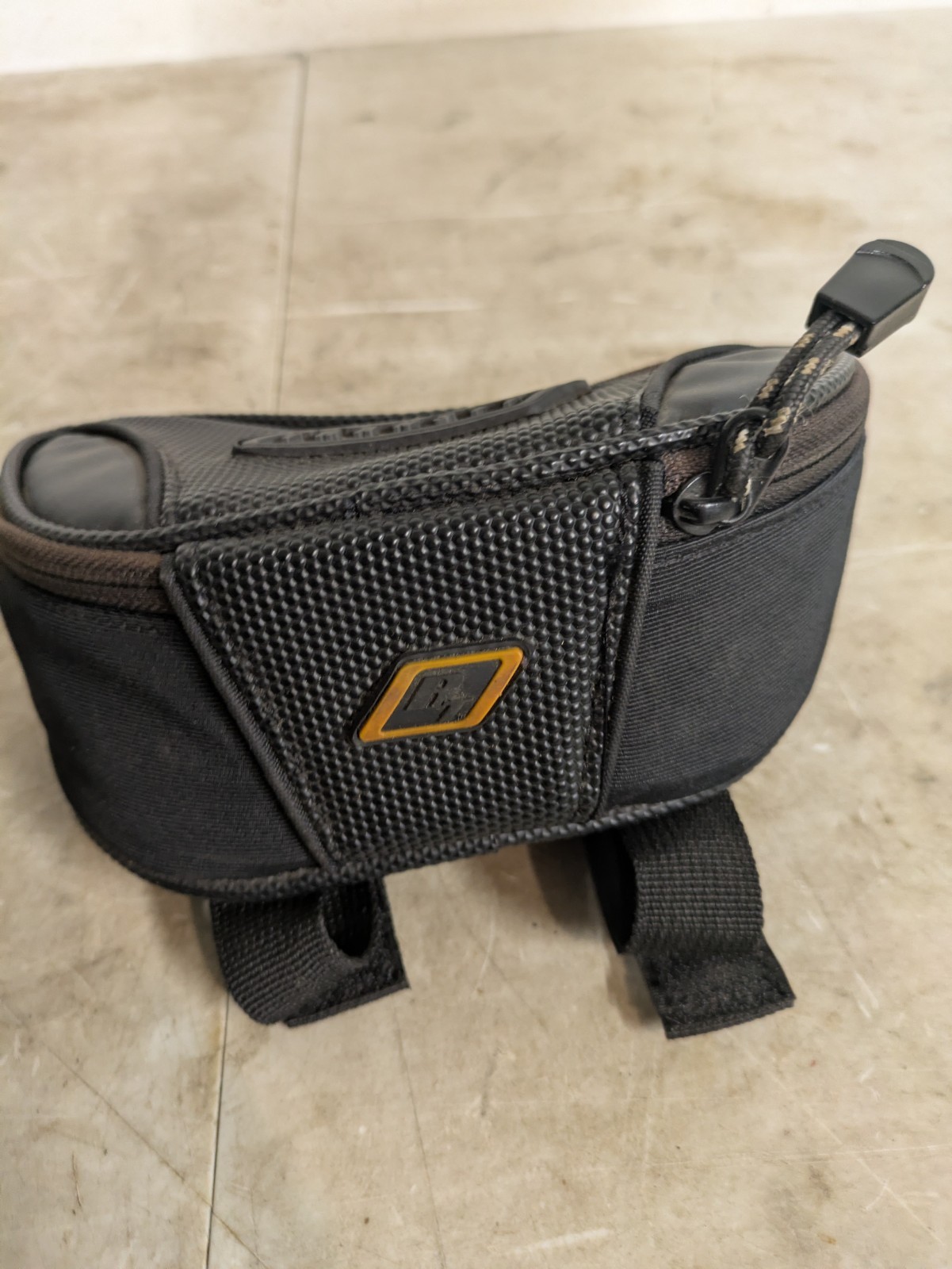 MOTORCYLE RAPID TRANSIT STRAP MOUNT TAIL BAG Tool Harley Enduro Sport bike Univ.