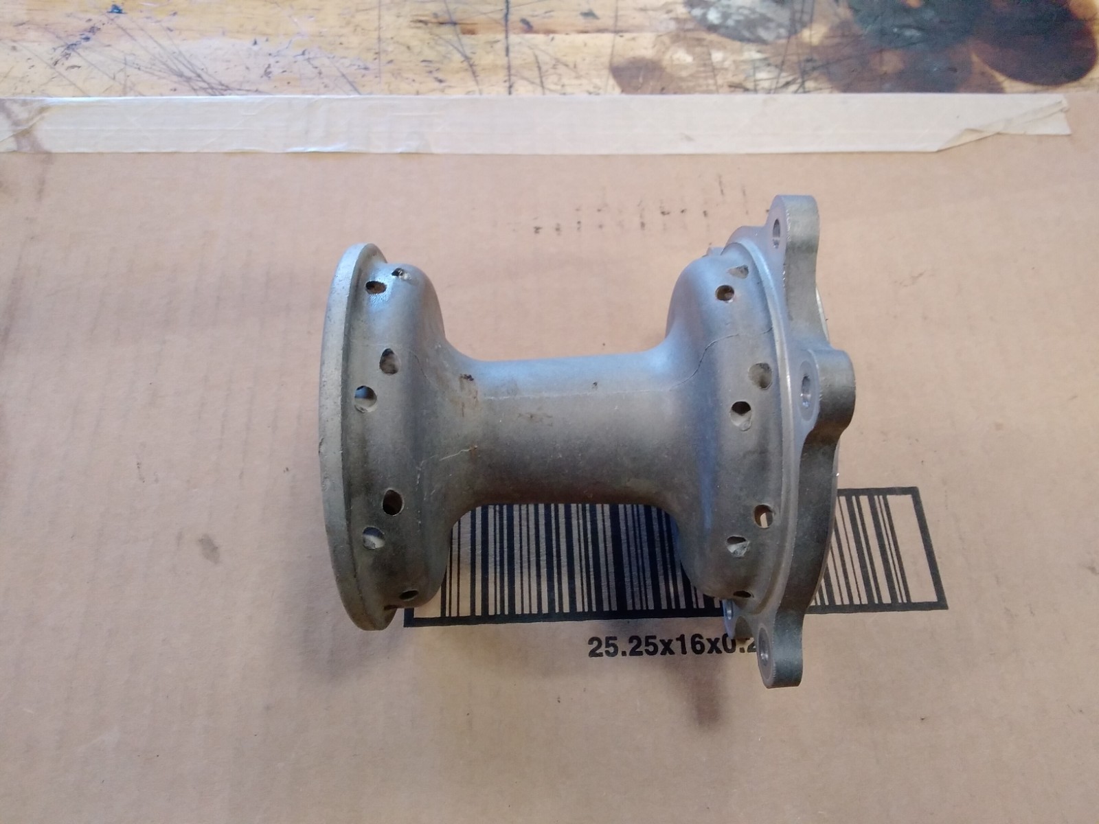 2014-2026 Yamaha YZ250F / 450F OEM Front Wheel Hub 1SL-25111-00-00 Silver