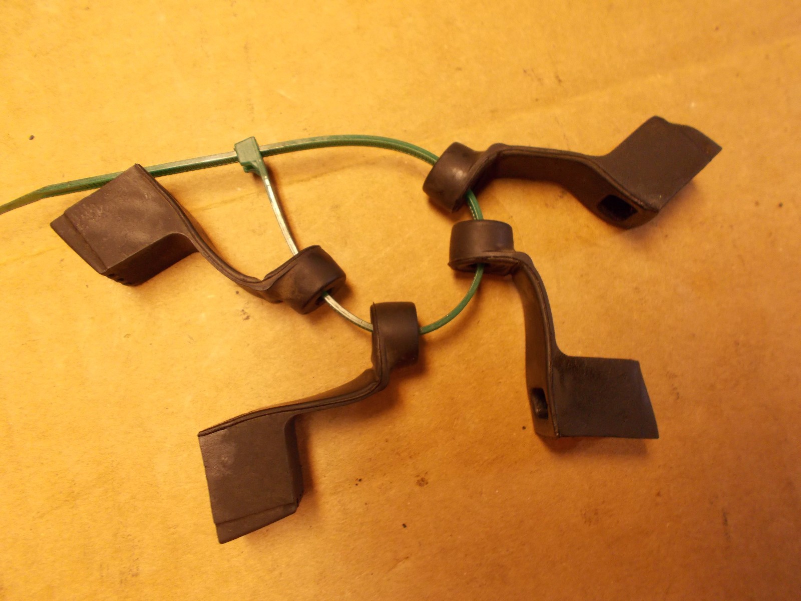1998 Honda VF750 VF 750 C Magna Rubber Dampners Supports x4