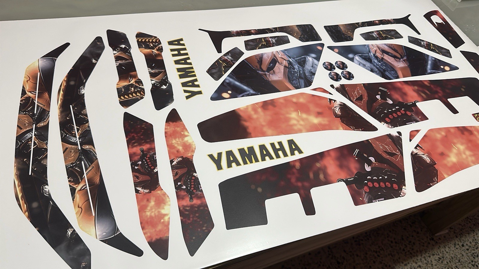 Kit Graficas Calcomanías Deathstroke Yamaha BWS Zuma Chuma 2022-2024