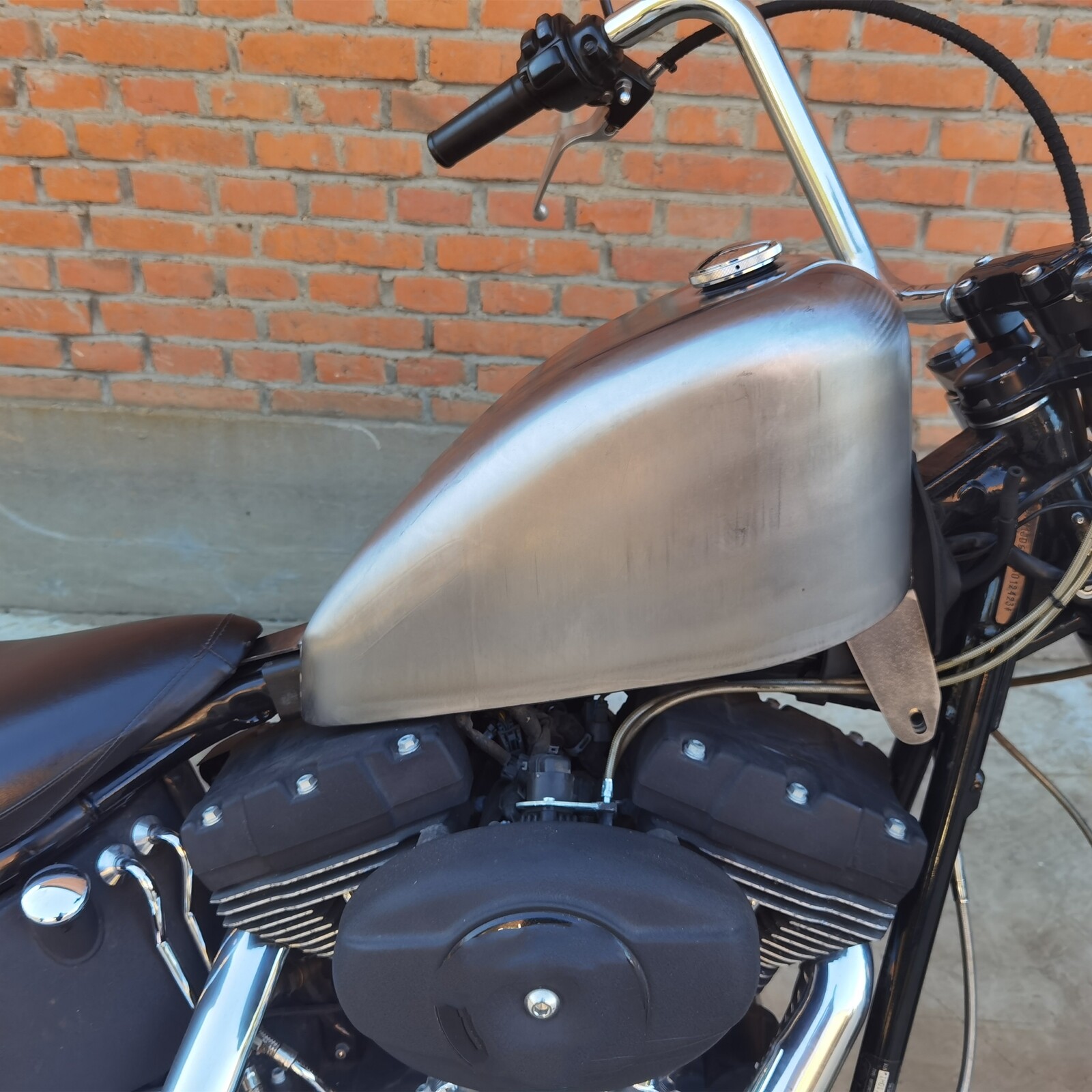 Motorcycle Petrol Gas Fuel Tank W/ Cap For Harley Softail All Models Before 2006