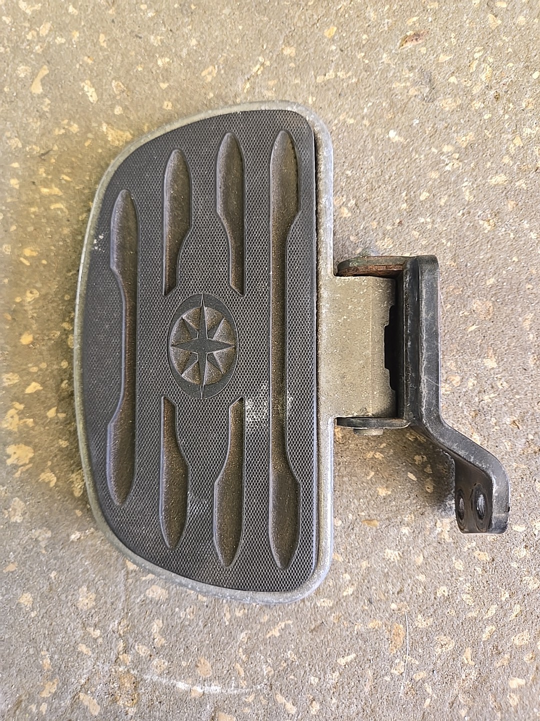 Yamaha Vstar 1100 Passenger Righs Side Floorboard