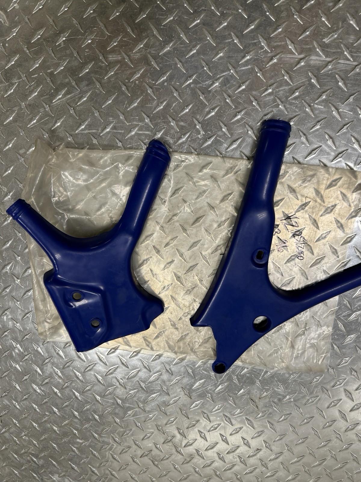 Blue Frame Covers / Guards Yamaha YZ125/250 93-01