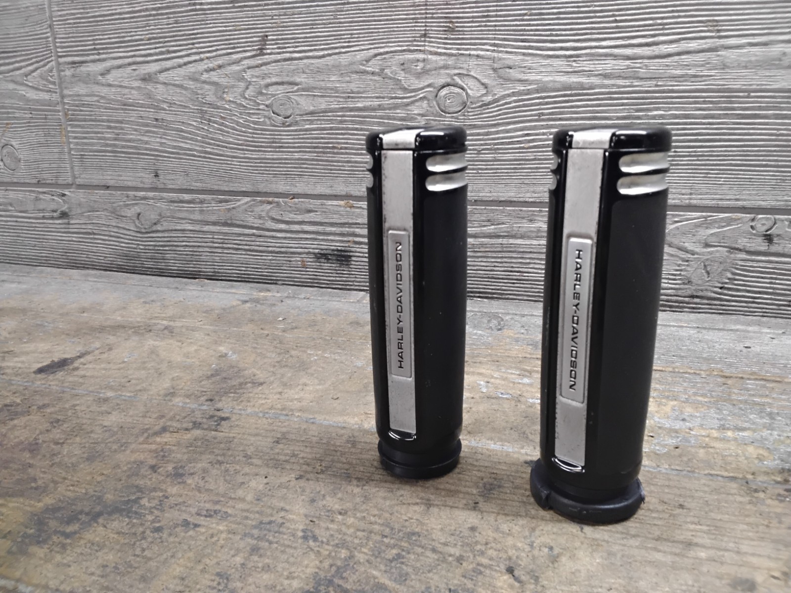 2008 Harley-Davidson Empire Hand Grips Machine Cut Black, Silver