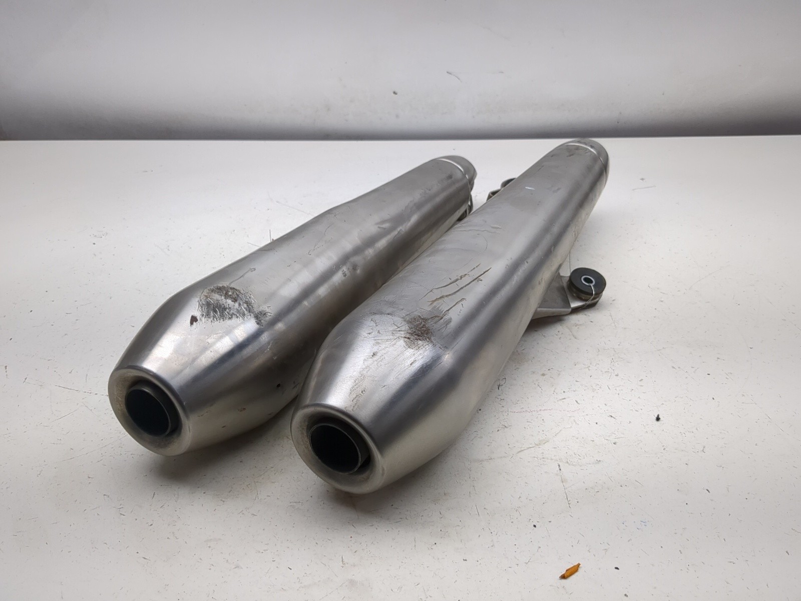 21-24 Triumph Street Twin Rear Left Right Exhaust Muffler Set T2201738 T2201739