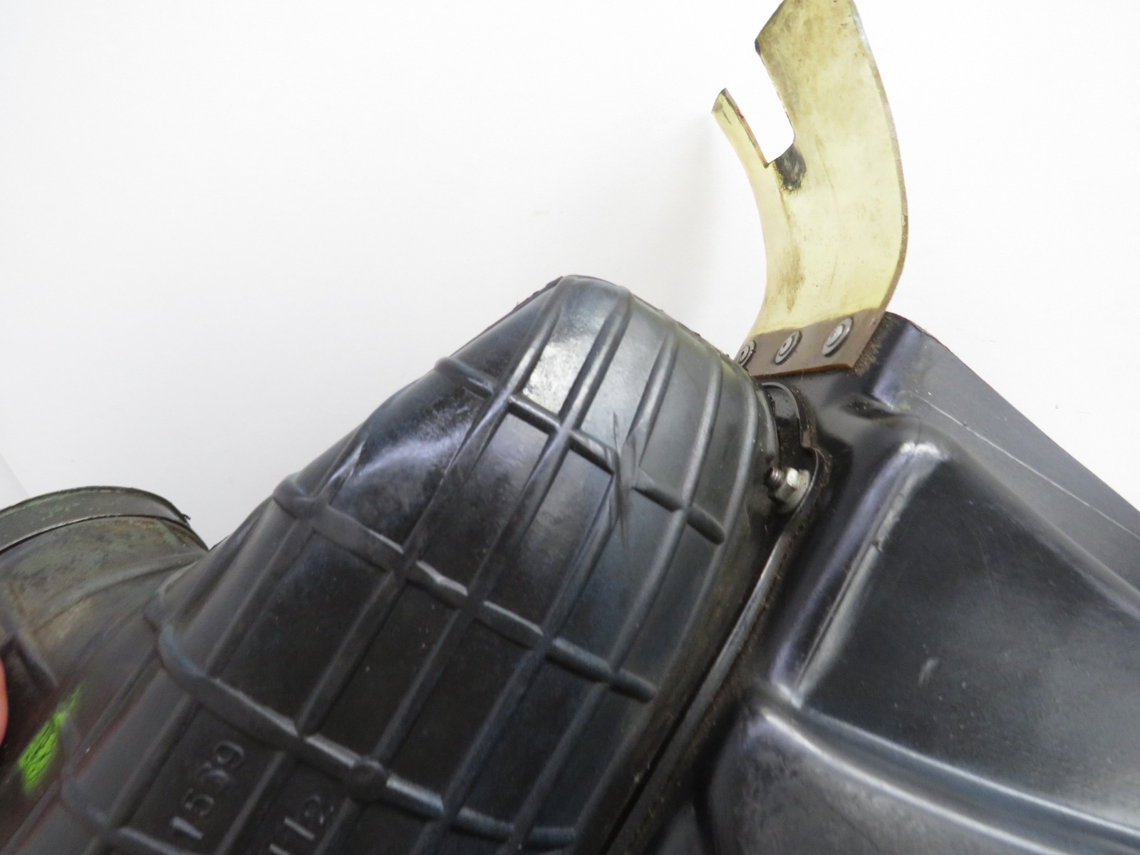 92 93 KAWASAKI KX 125 KX125 OEM AIRBOX HOUSING BOOT CLEAN GOOD! 11011-1370