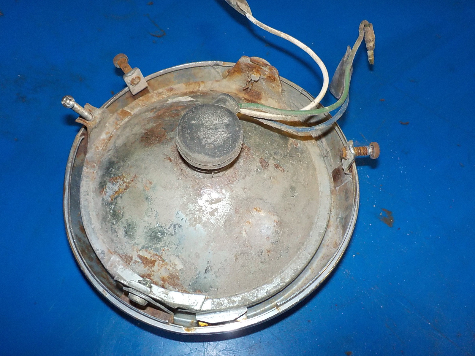 HONDA XL 125 1974 HEADLIGHT / BEZEL DAMAGE AS SHOWN IN PICTURES , USED