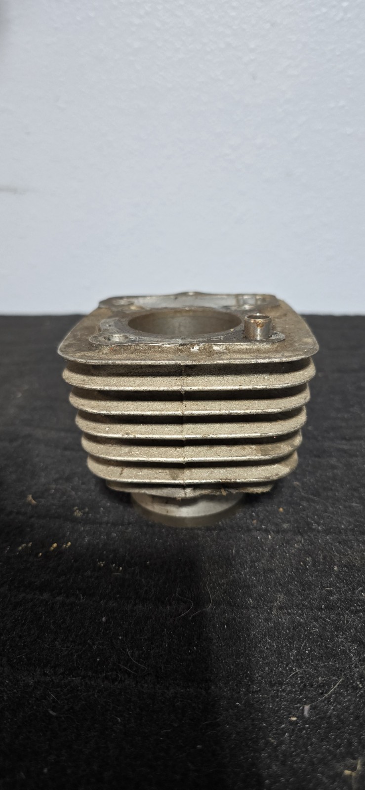 Honda XR75 Cylinder Jug, 12100-152-020. No Damage or Broken Fins