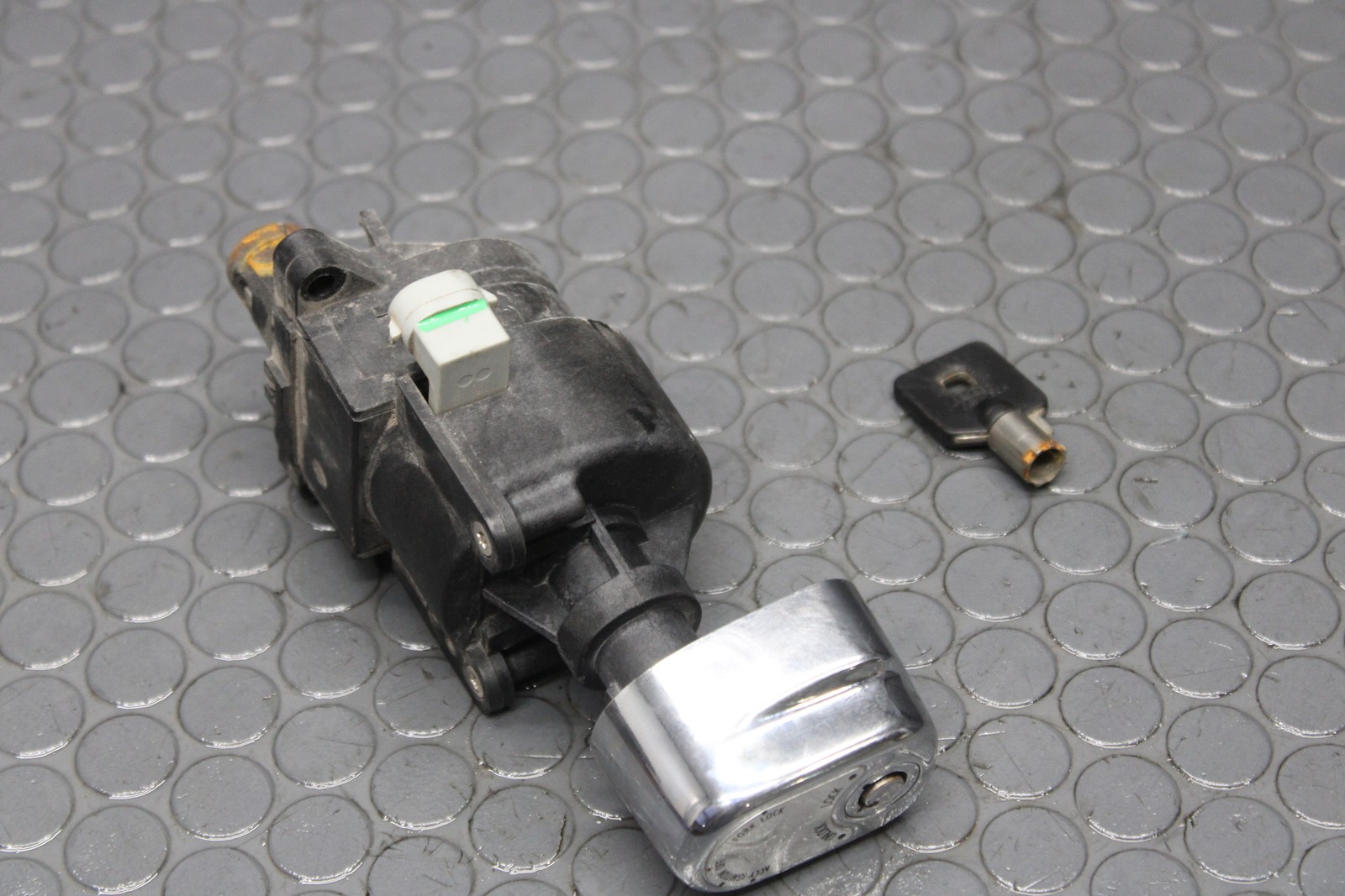 2019-2024 Harley Davidson Touring Ignition Switch Housing And Knob With Key