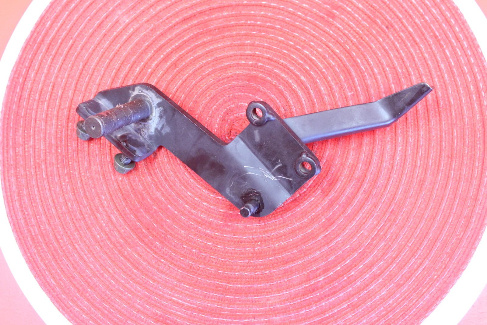 2002 YAMAHA ROAD STAR OEM RIGHT FRONT FOOT REST PEG STEP MOUNT