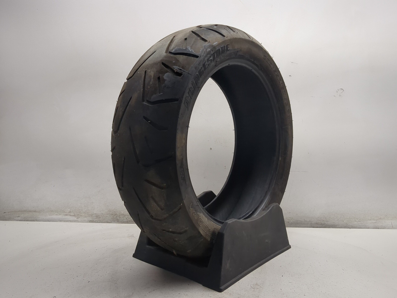 Bridgestone Exedra G852 Radial Rear Tire 200/55R16