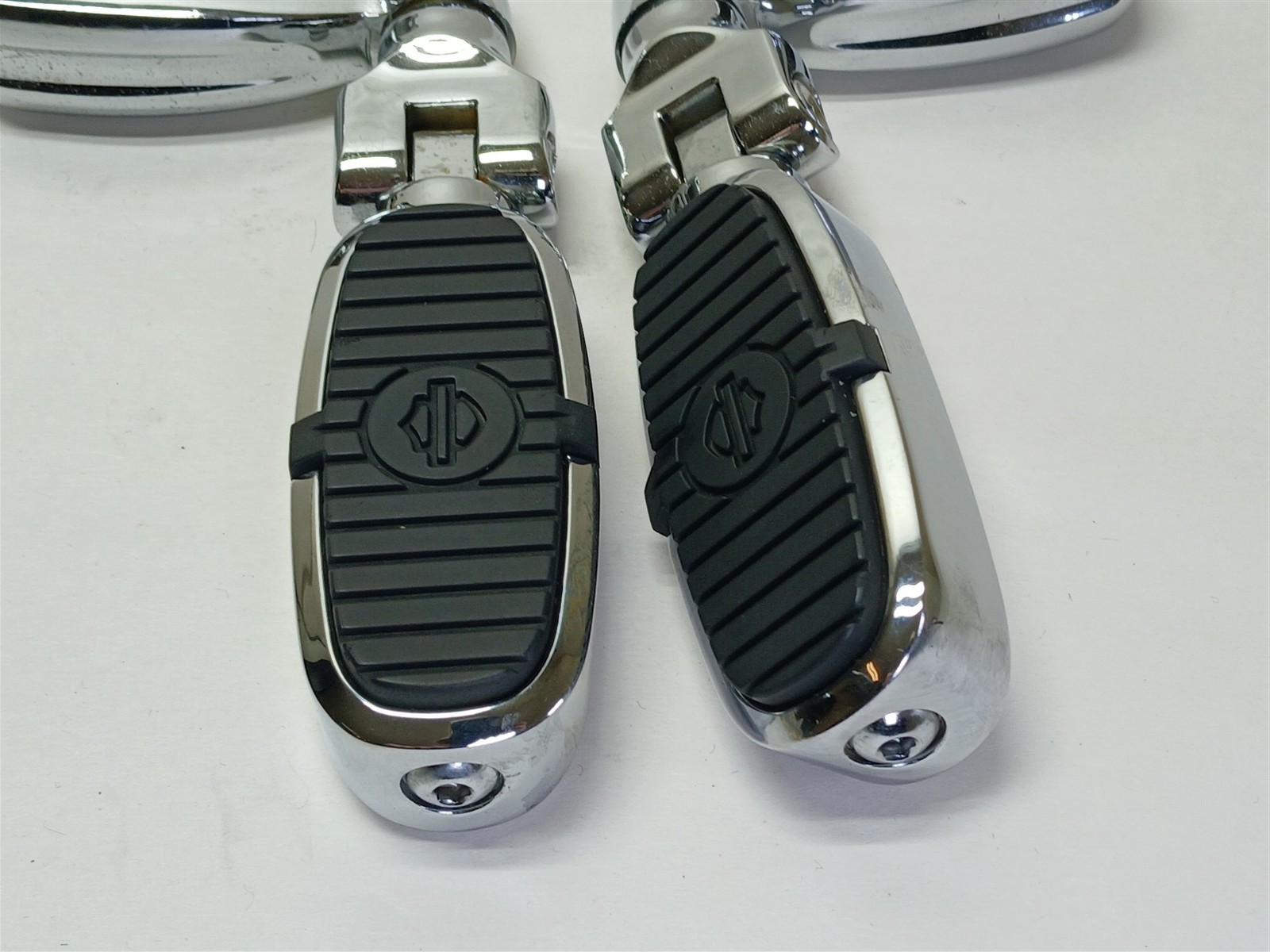Harley-Davidson Crested Bar & Shield Footpegs w/ 360 Degree Highway Mounts