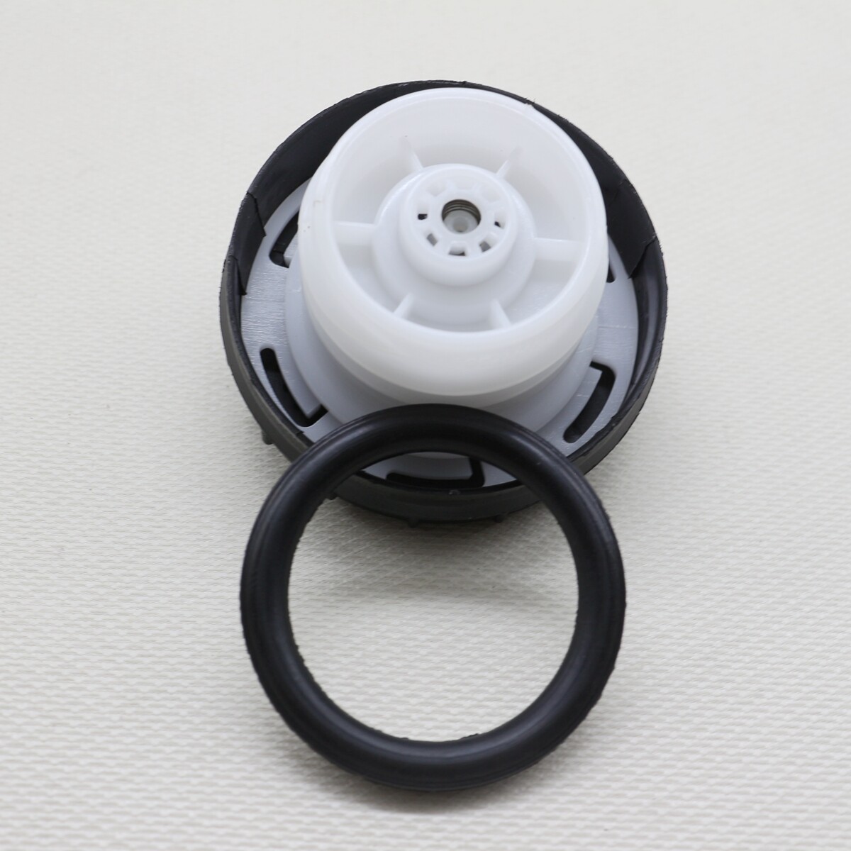 1Pcs Screw On Gas Fuel & Oil Filler Cap 22591475, 22591476 For GM Chevrolet GMC