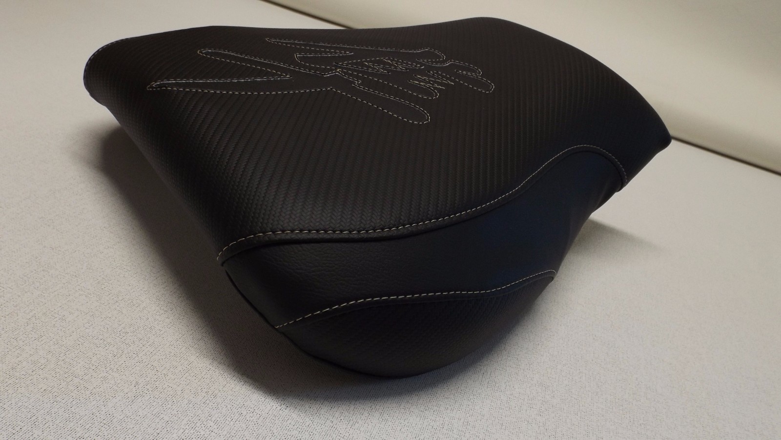 HAYABUSA 99/00/01/02/03/04/05/06/07 GSXR1300 FRONT&REAR SEAT COVERS BLACK CARBON