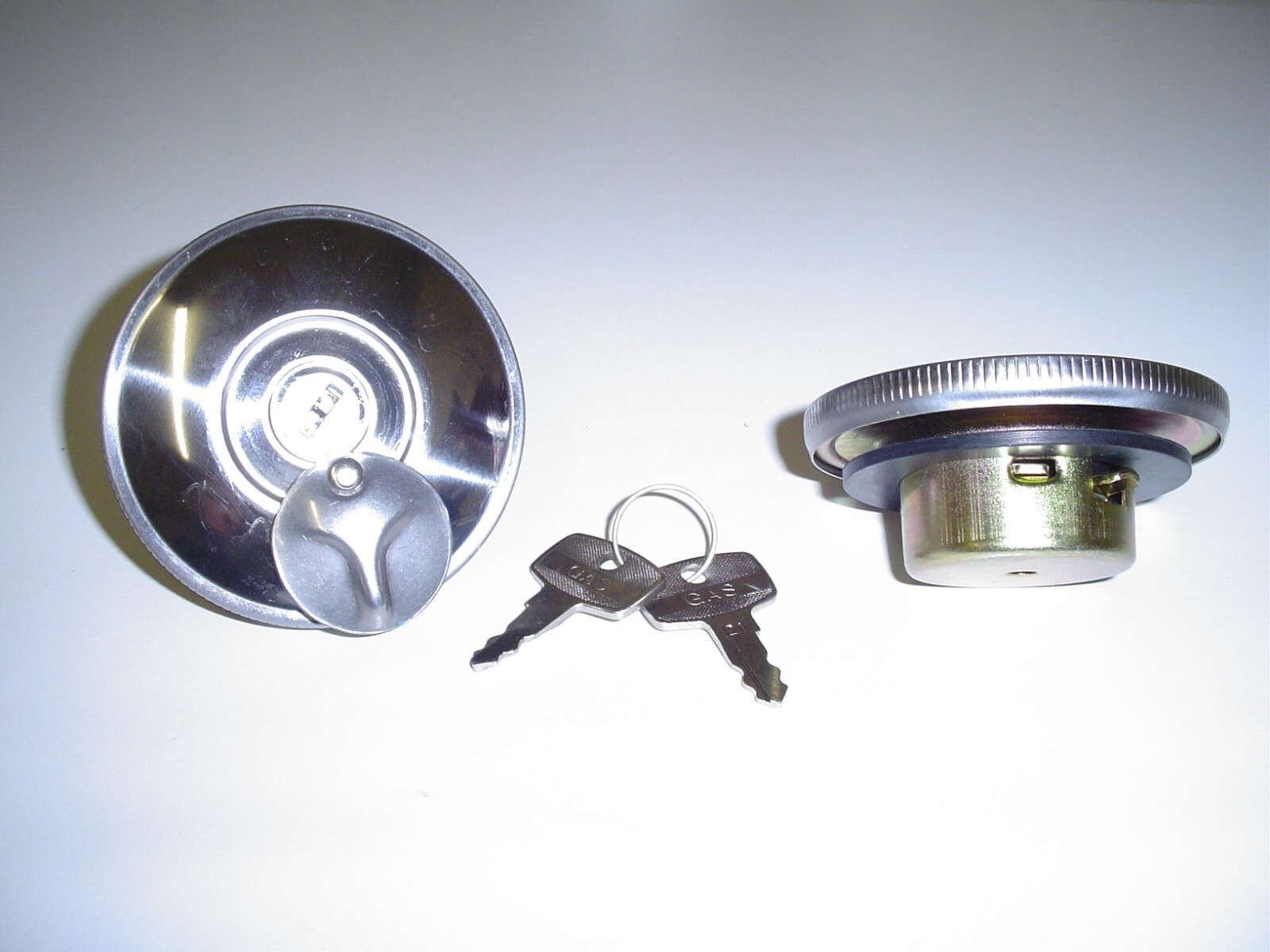 1EA NEW LOCKING GAS CAP = SL70 XL70 SL90 XL75 XR75 OTHERS (274F)