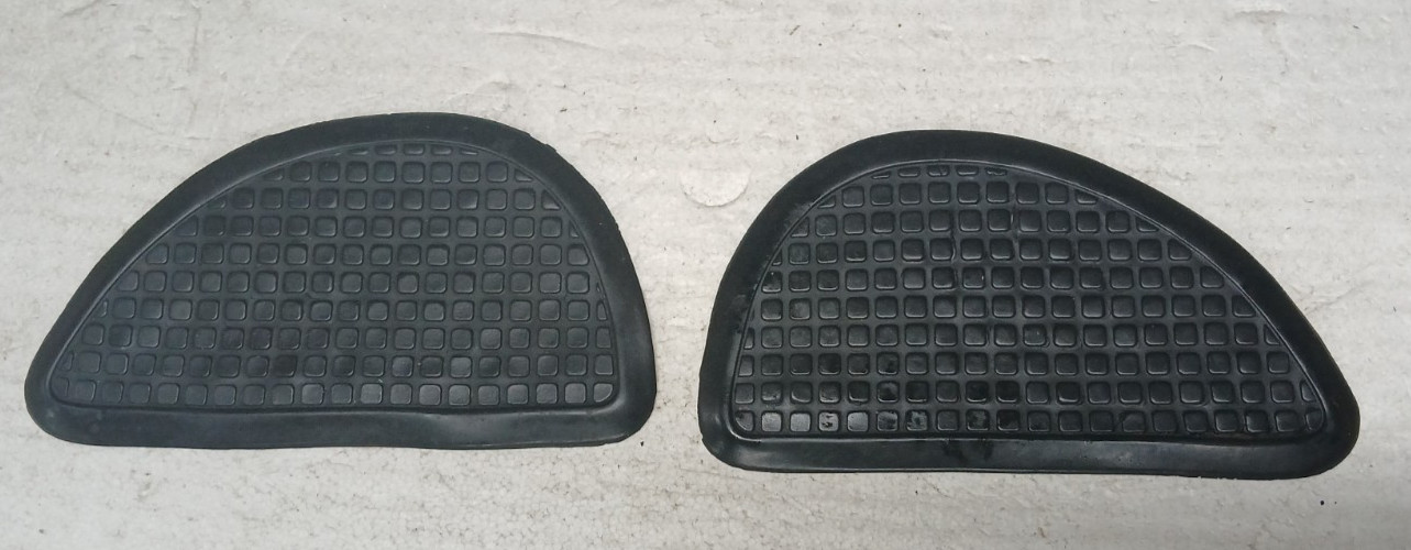 1964-1968 Honda CL72 250 & CL77 305 Scrambler Gas Tank Knee Pads