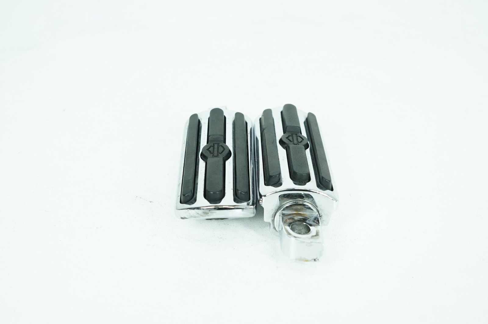 01 Harley Softail FLSTF Fat Boy OEM Front Right Left Highway Foot Pegs 50130-95A